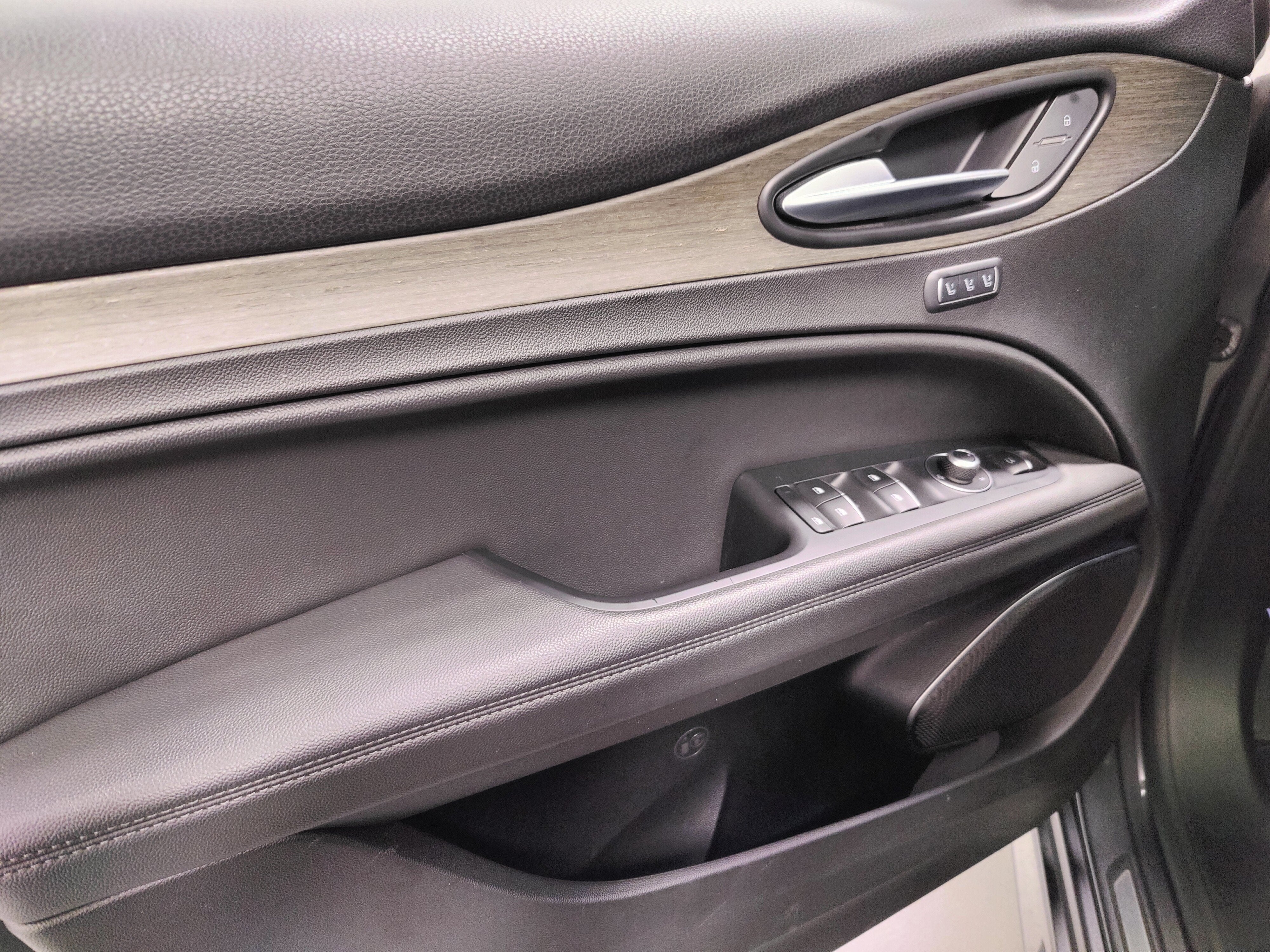 2022 Alfa Romeo Stelvio Ti AWD w/Sunroof & Nav