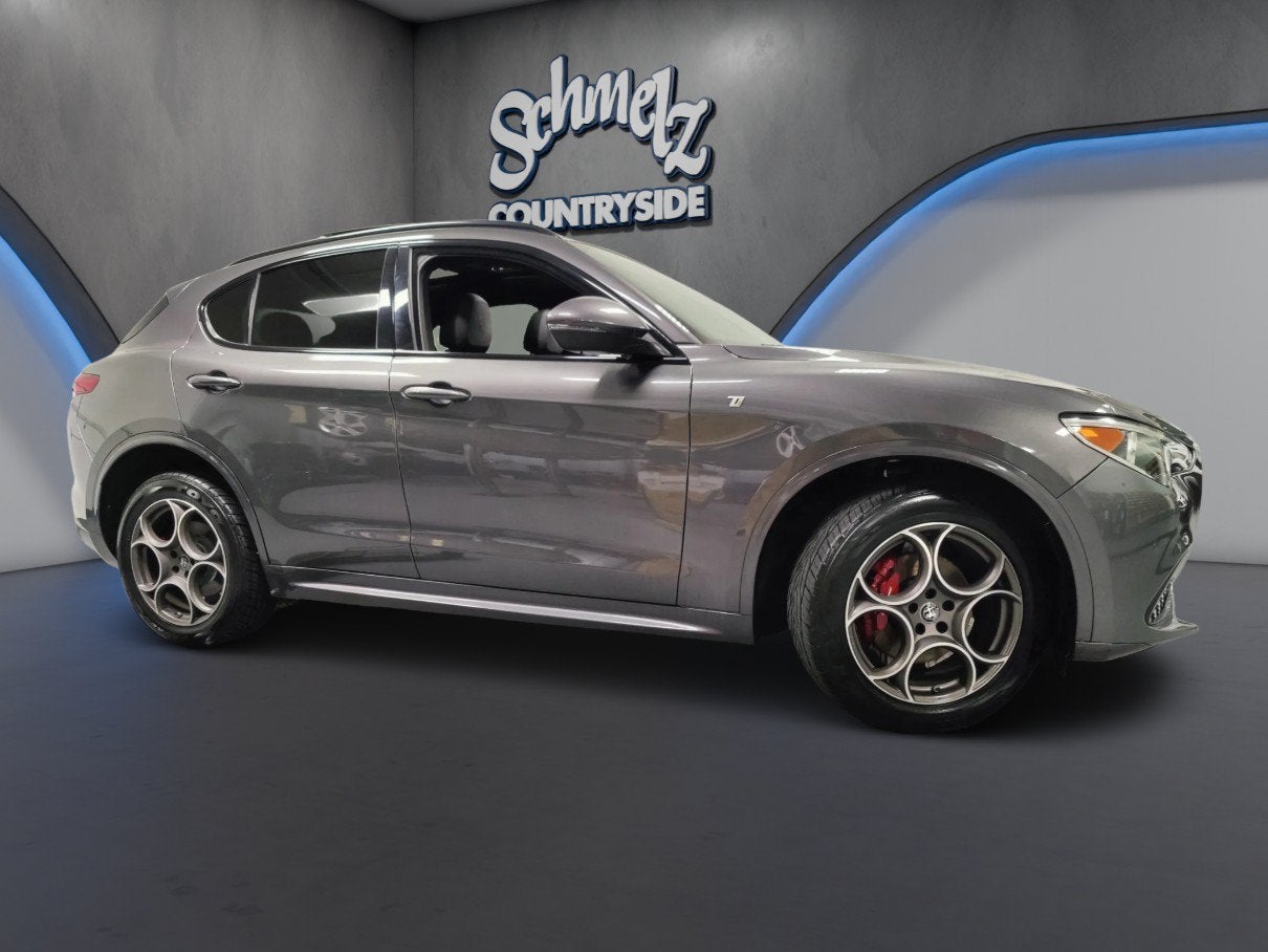 2022 Alfa Romeo Stelvio Ti AWD w/Sunroof & Nav