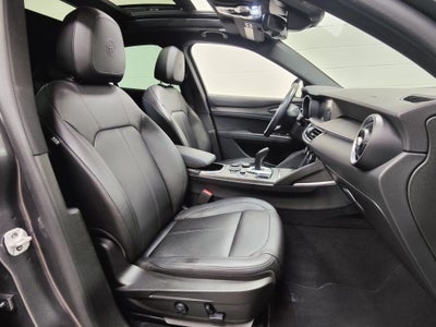 2022 Alfa Romeo Stelvio Ti AWD w/Sunroof & Nav
