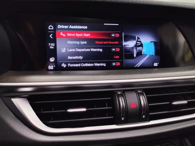 2022 Alfa Romeo Stelvio Ti AWD w/Sunroof & Nav