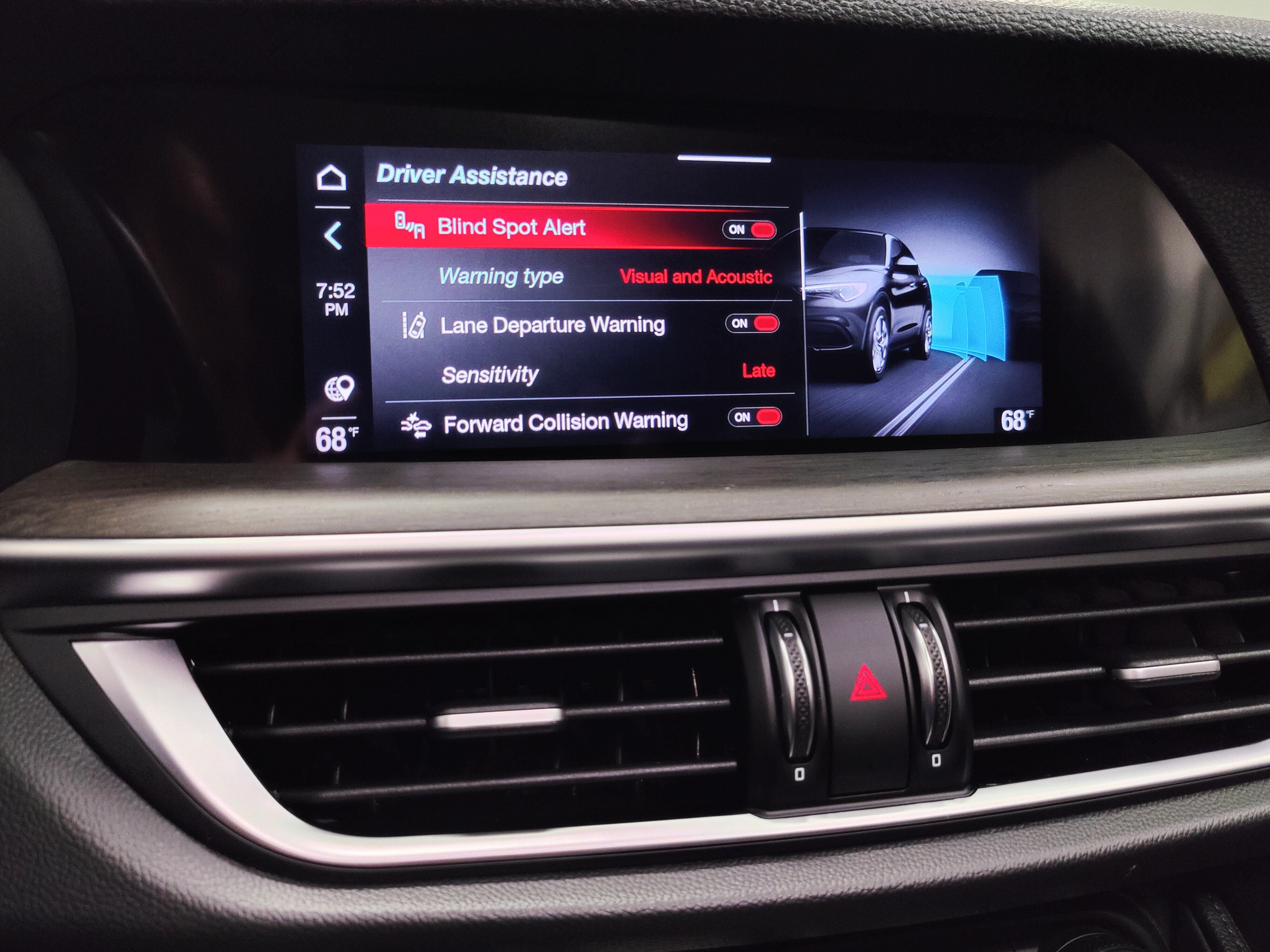 2022 Alfa Romeo Stelvio Ti AWD w/Sunroof & Nav