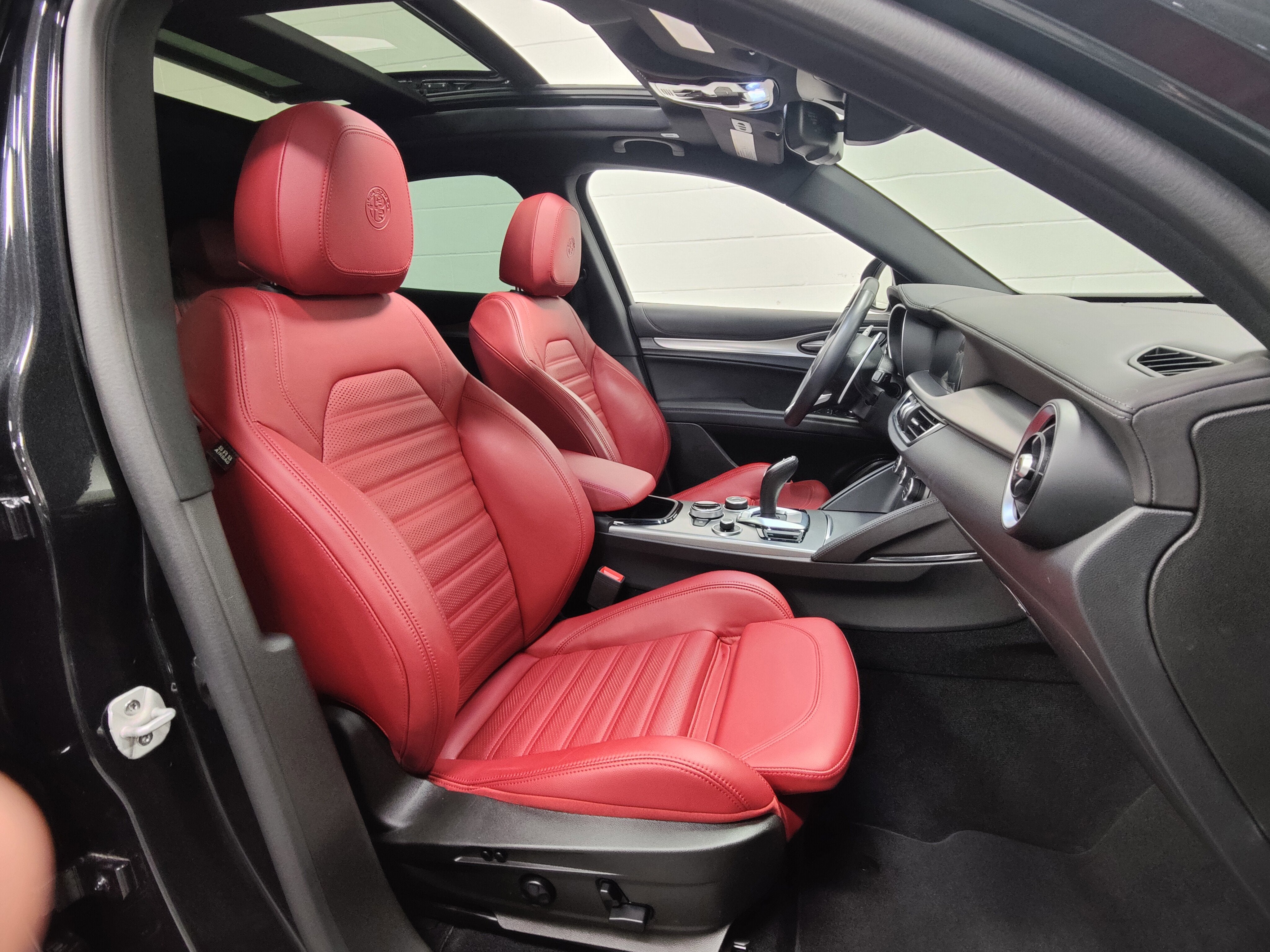 2024 Alfa Romeo Stelvio Premium Veloce AWD w/Sunroof/Activ Asst