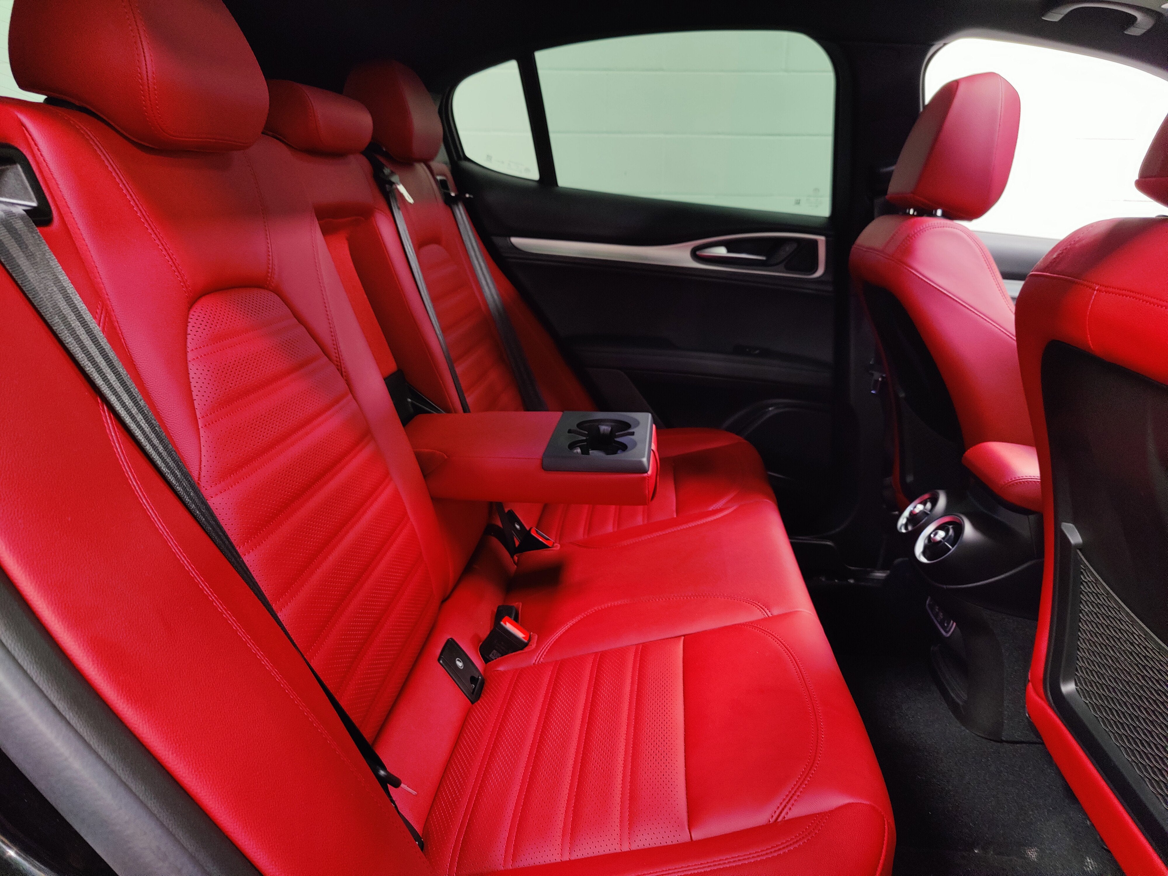 2024 Alfa Romeo Stelvio Veloce AWD w/Sunroof/Activ Asst