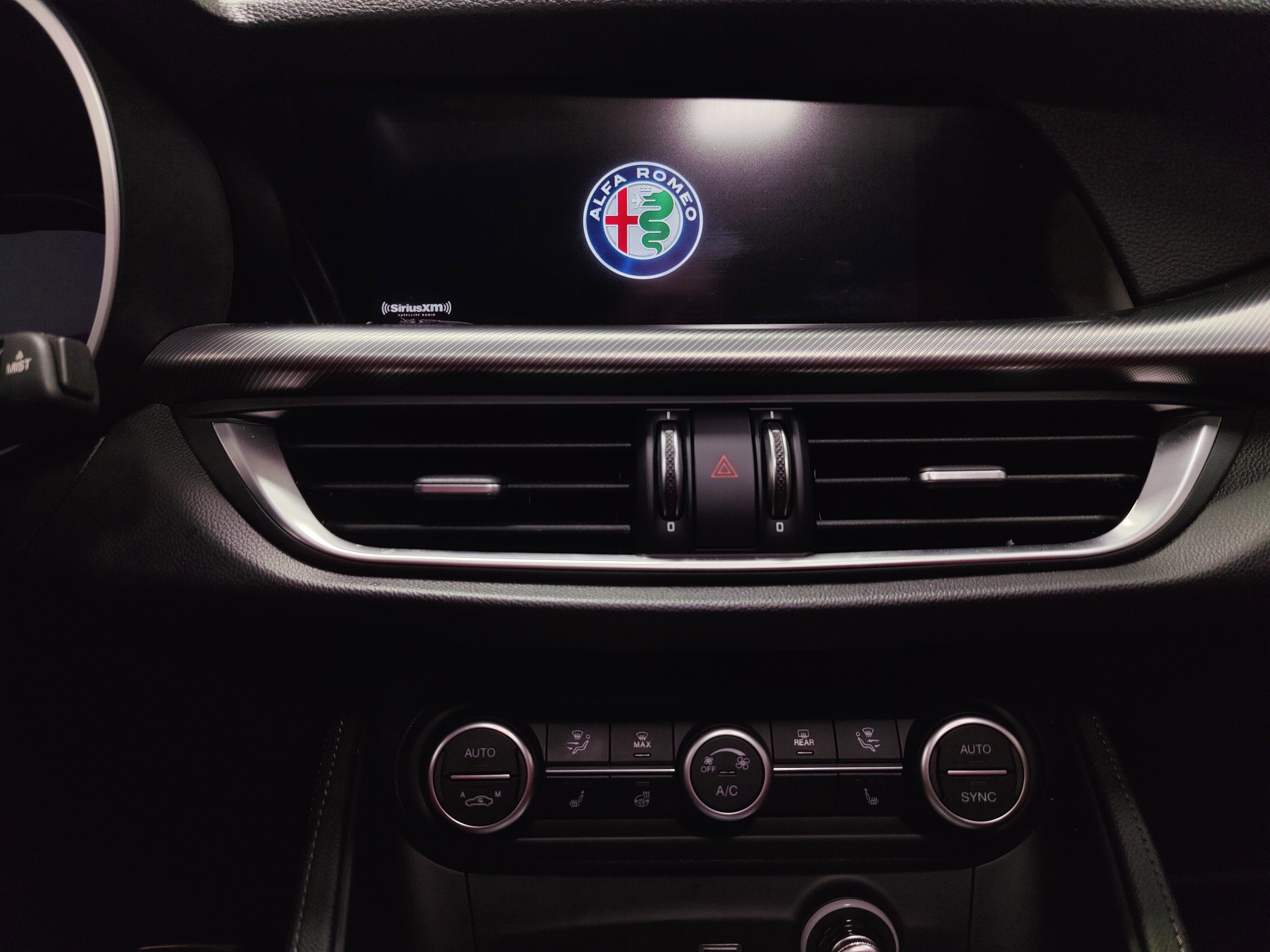 2024 Alfa Romeo Stelvio Veloce AWD w/Sunroof/Activ Asst