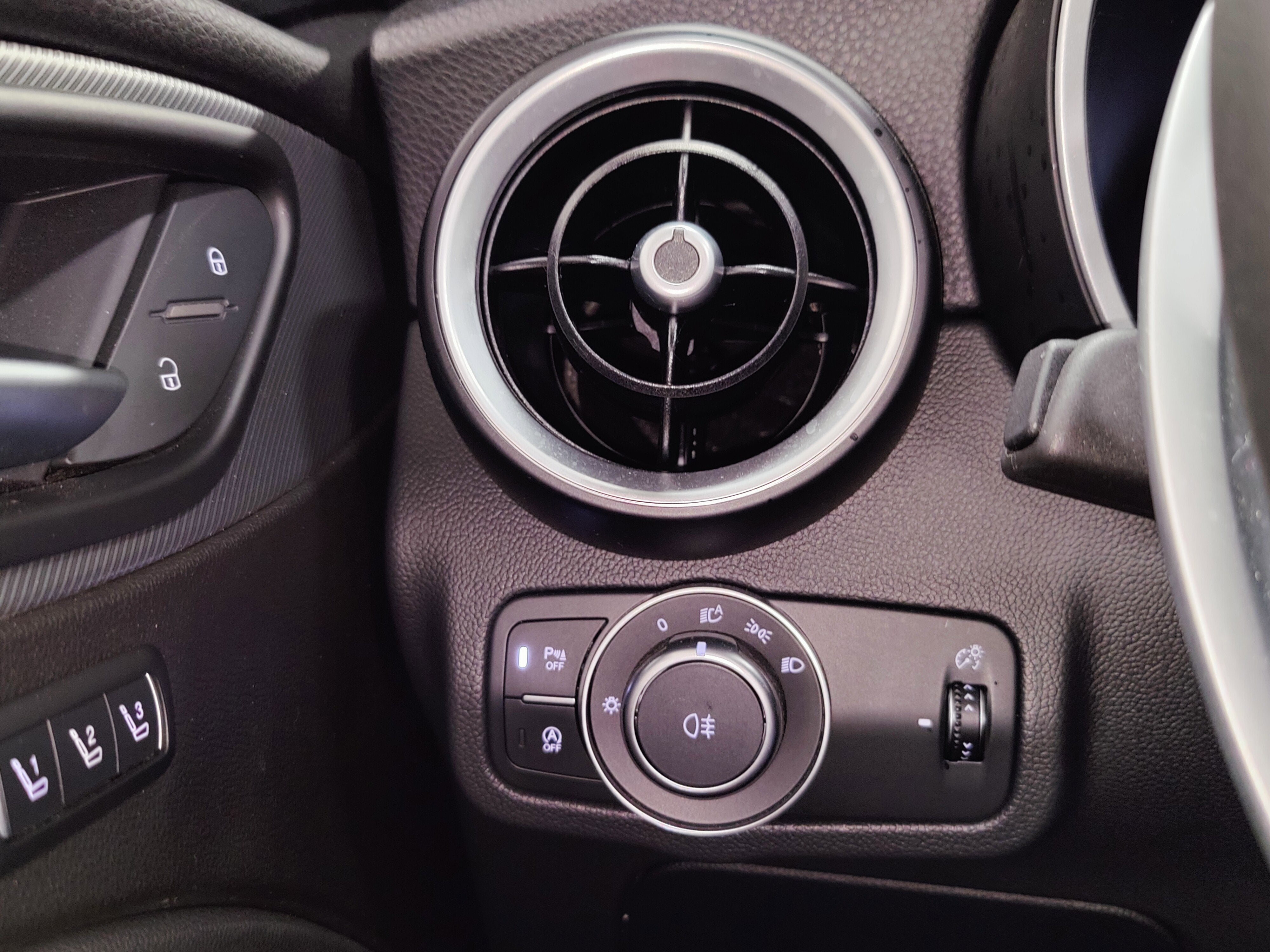 2024 Alfa Romeo Stelvio Veloce AWD w/Sunroof/Activ Asst