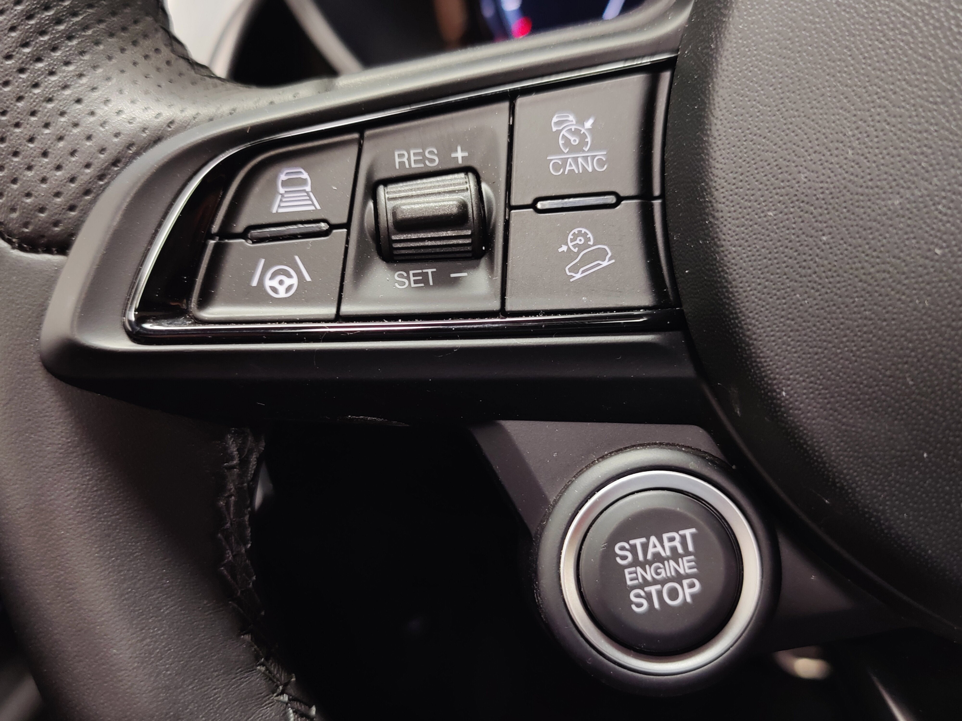 2024 Alfa Romeo Stelvio Veloce AWD w/Sunroof/Activ Asst