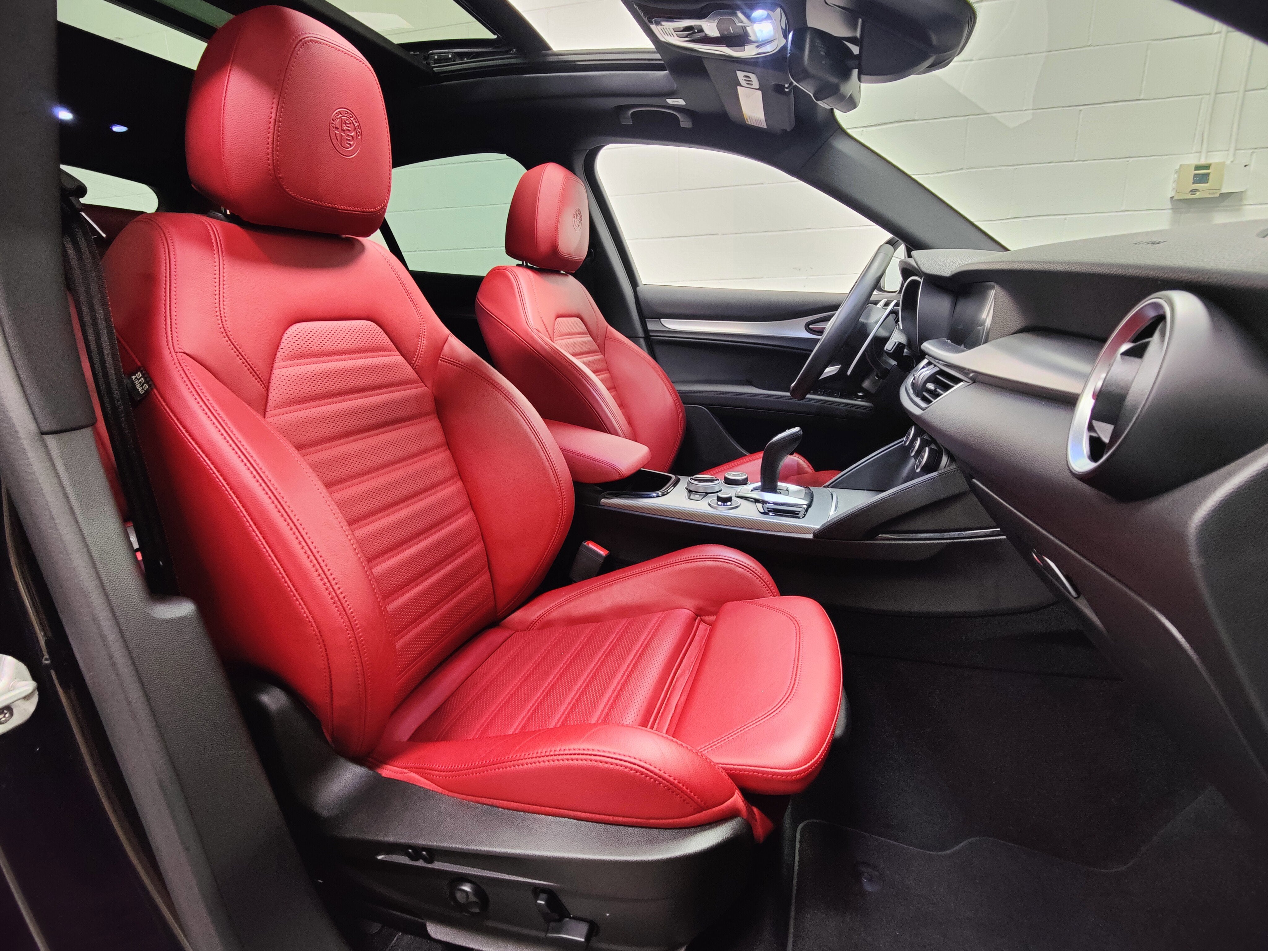 2024 Alfa Romeo Stelvio Veloce AWD w/Sunroof/Activ Asst