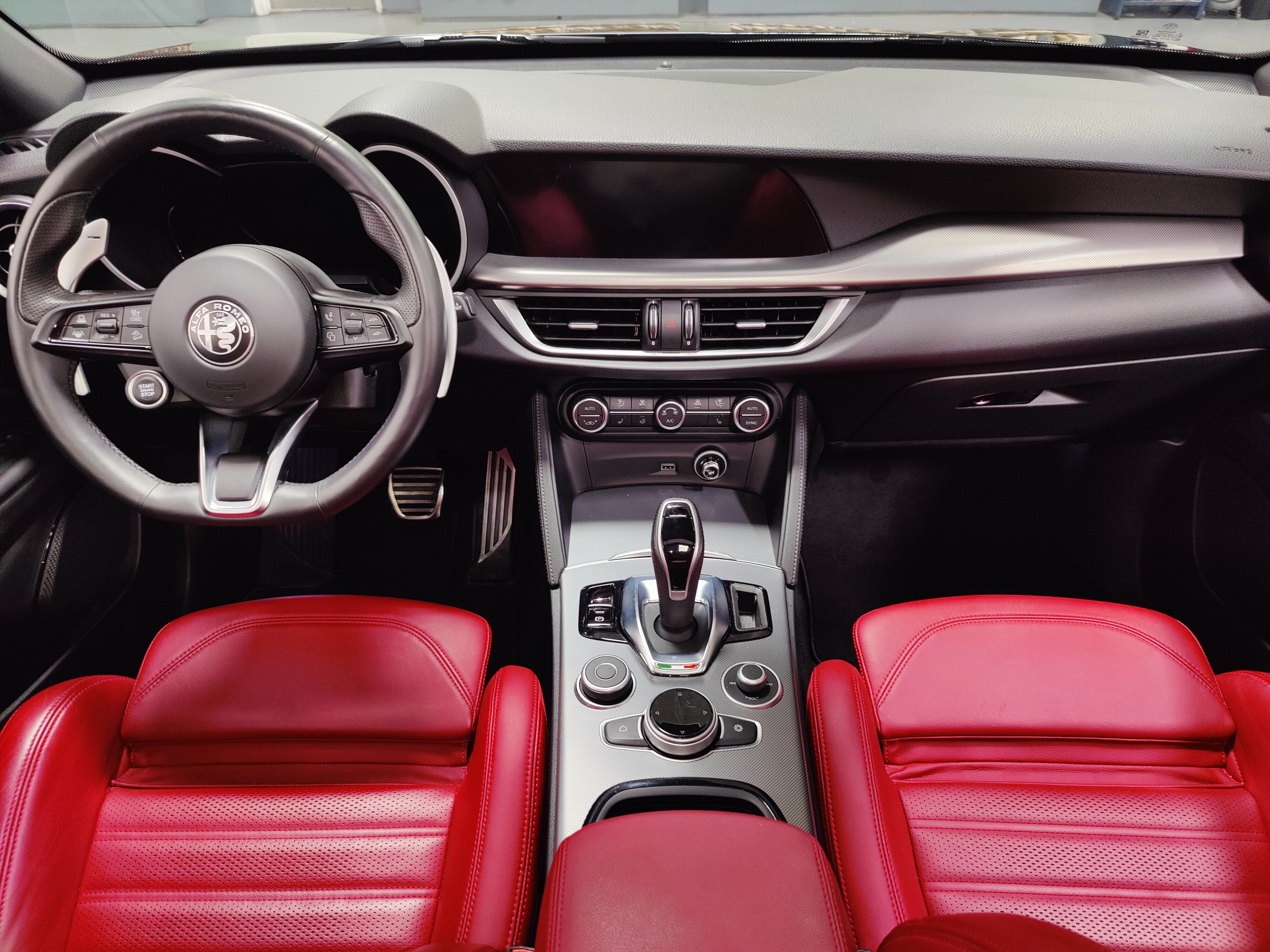 2024 Alfa Romeo Stelvio Veloce AWD w/Sunroof/Nav/Activ Asst