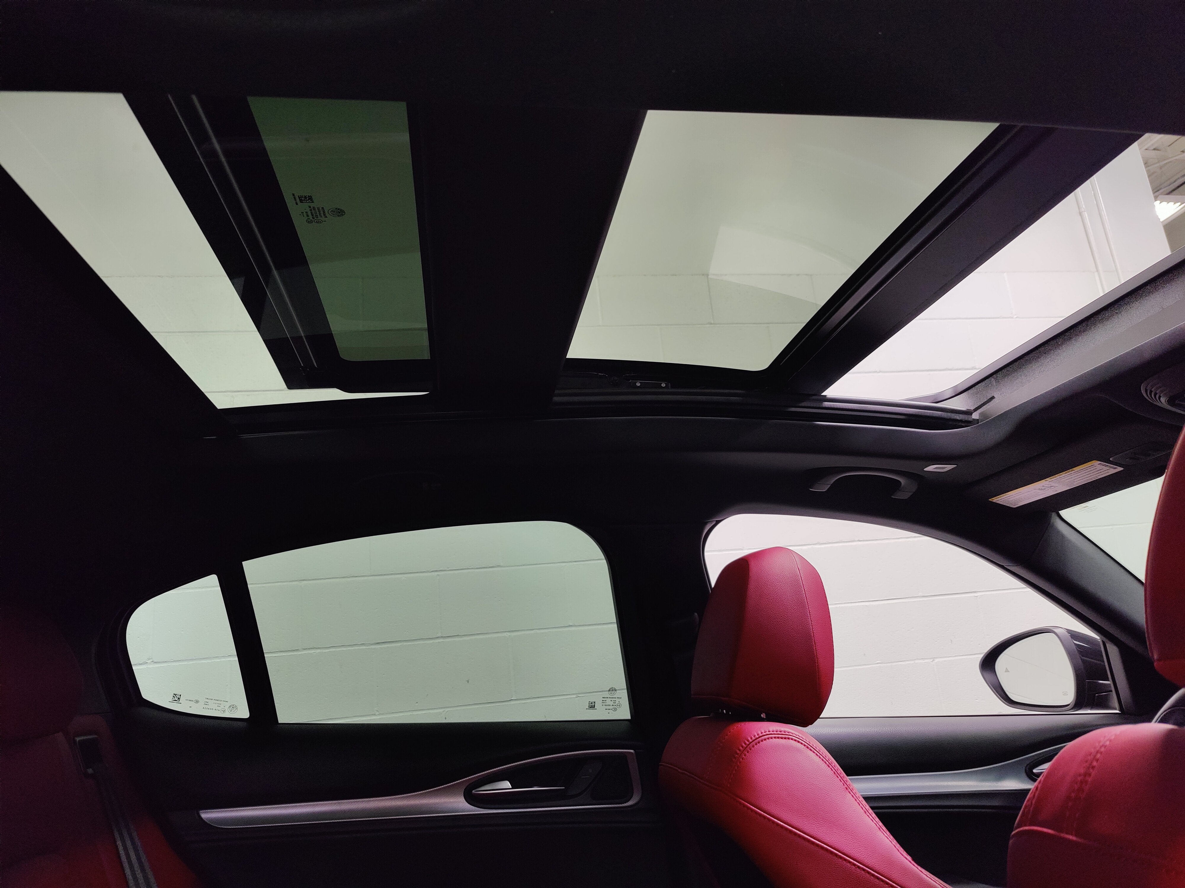 2024 Alfa Romeo Stelvio Veloce AWD w/Sunroof/Nav/Activ Asst