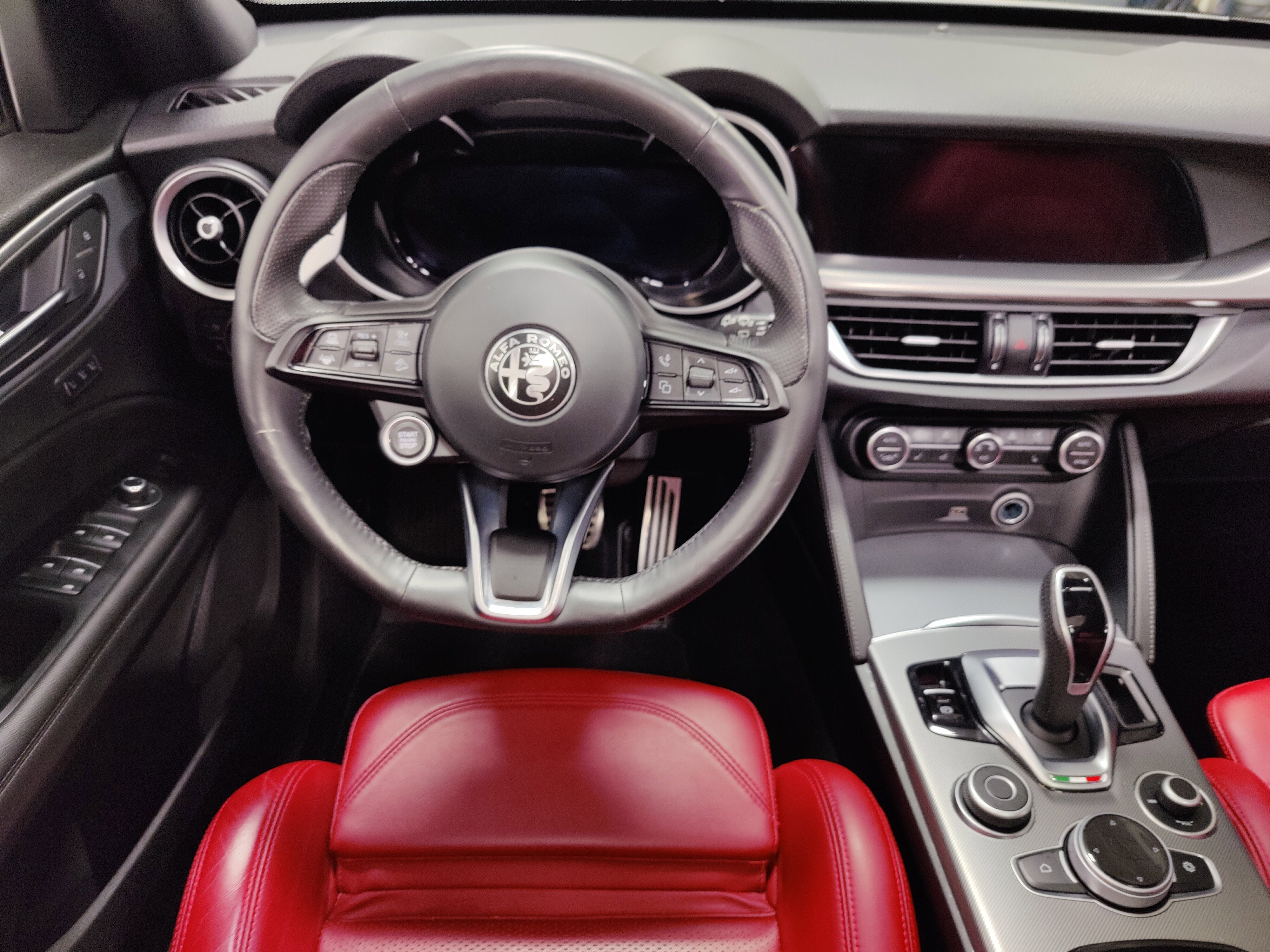 2024 Alfa Romeo Stelvio Veloce AWD w/Activ Assist