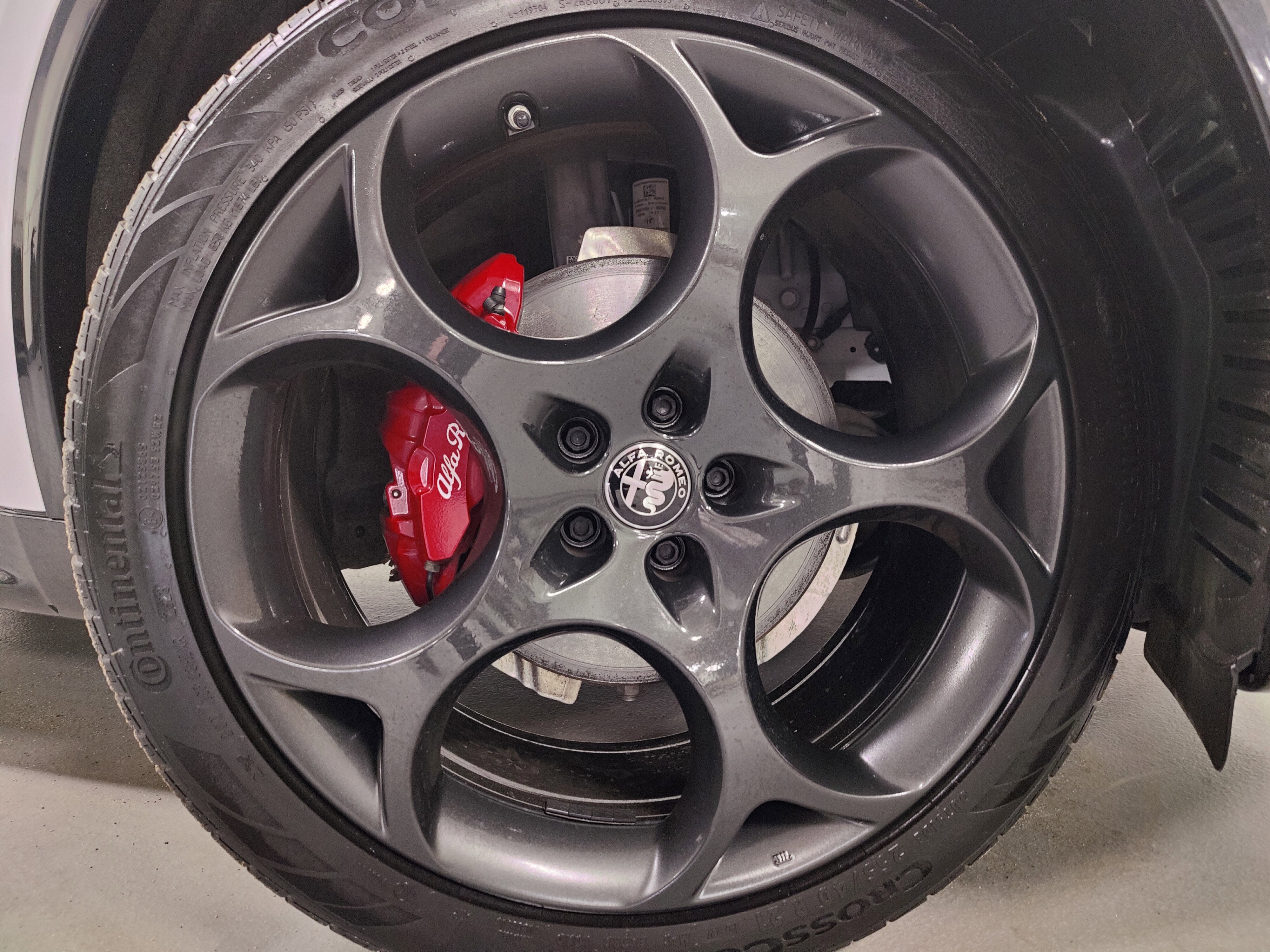 2024 Alfa Romeo Stelvio Veloce AWD w/Activ Assist