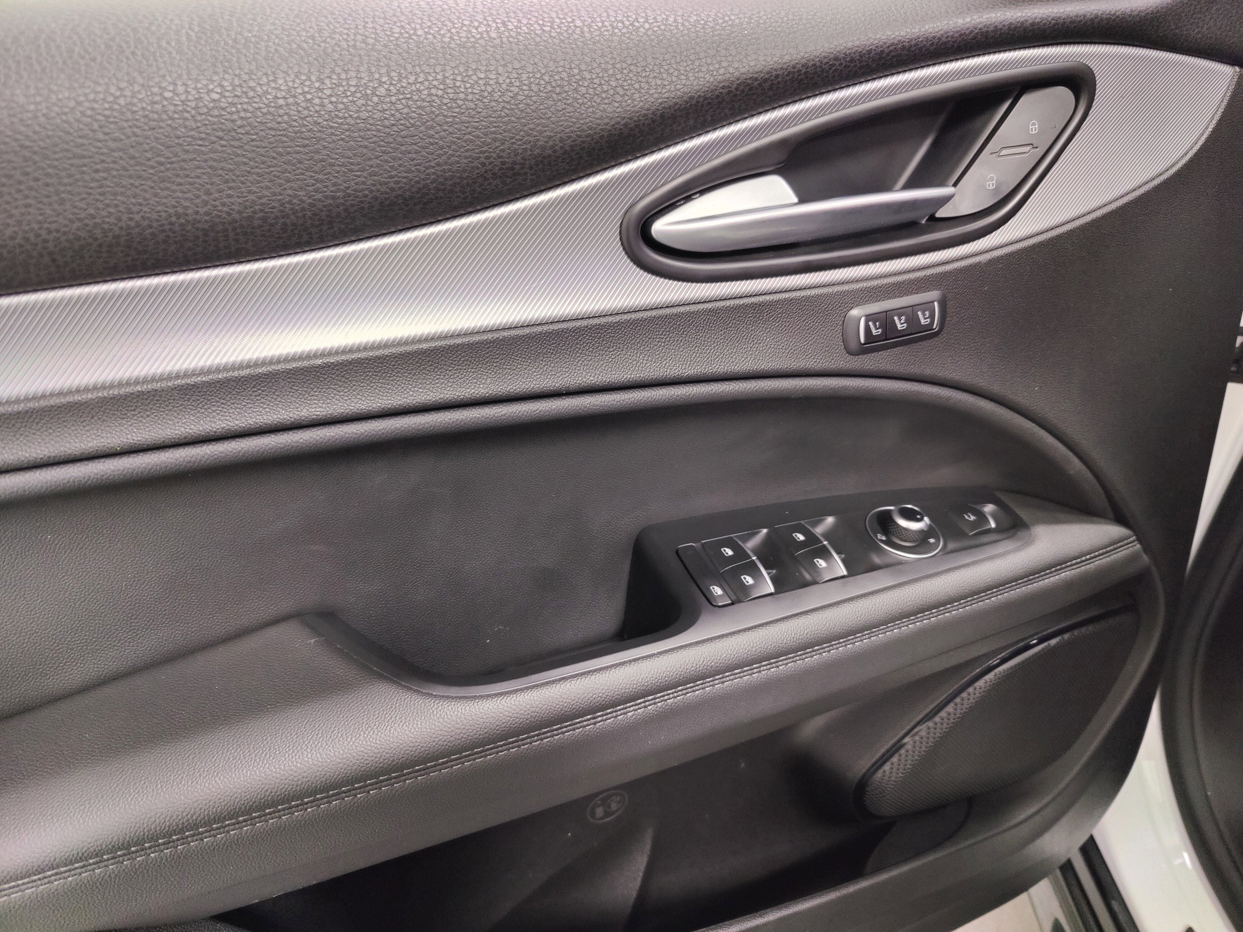 2024 Alfa Romeo Stelvio Veloce AWD w/Activ Assist