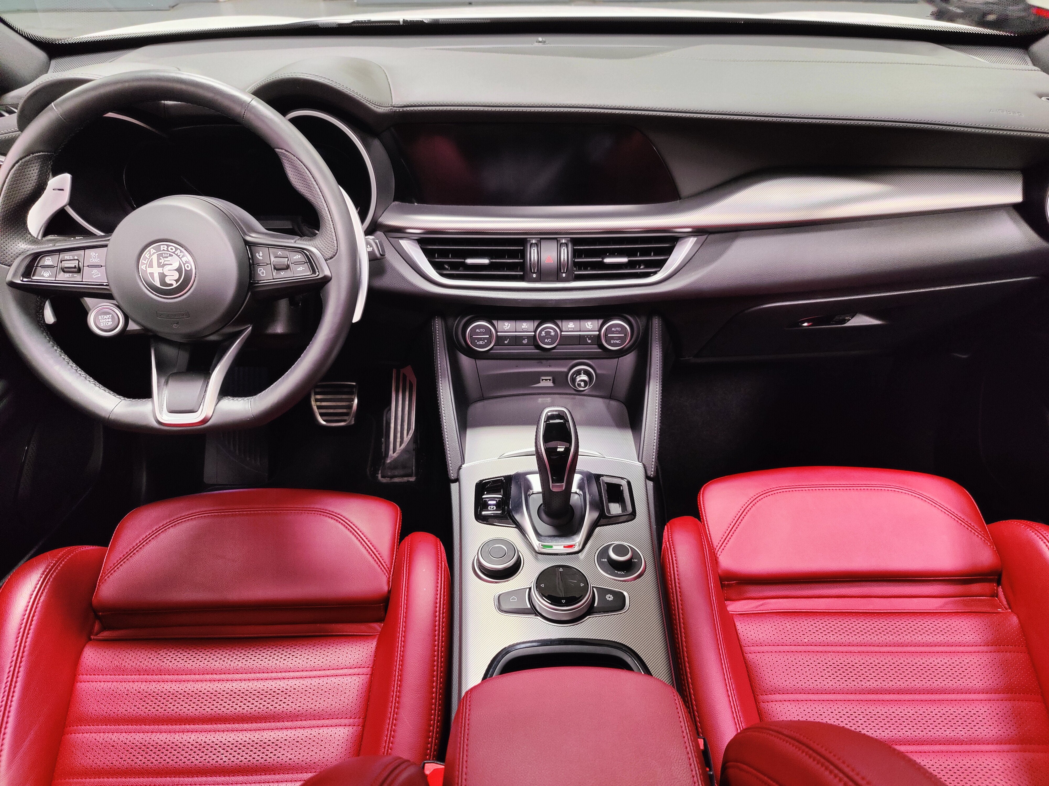 2024 Alfa Romeo Stelvio Veloce AWD Premium w/Sunroof/Nav