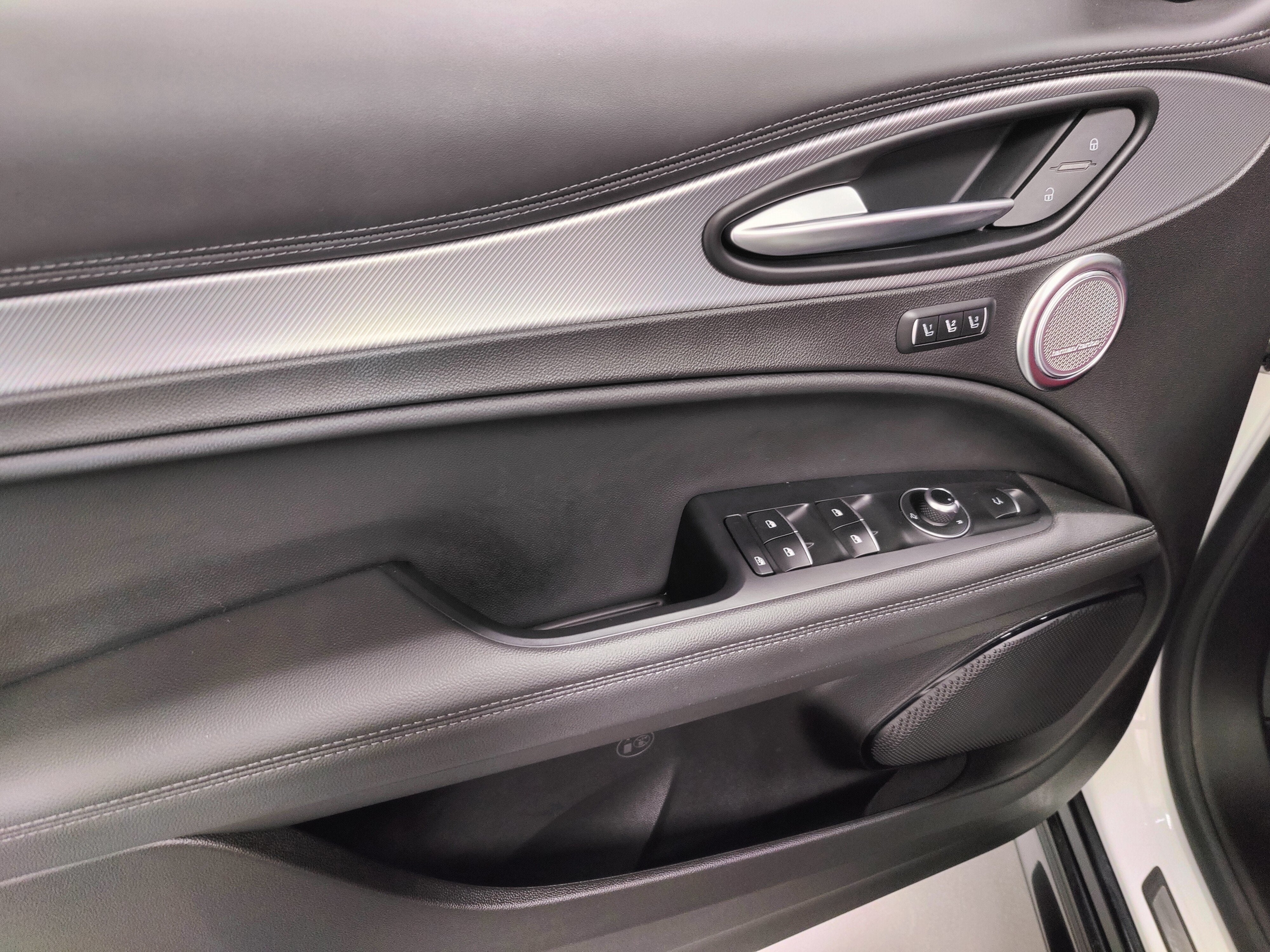 2024 Alfa Romeo Stelvio Veloce AWD Premium w/Sunroof/Nav