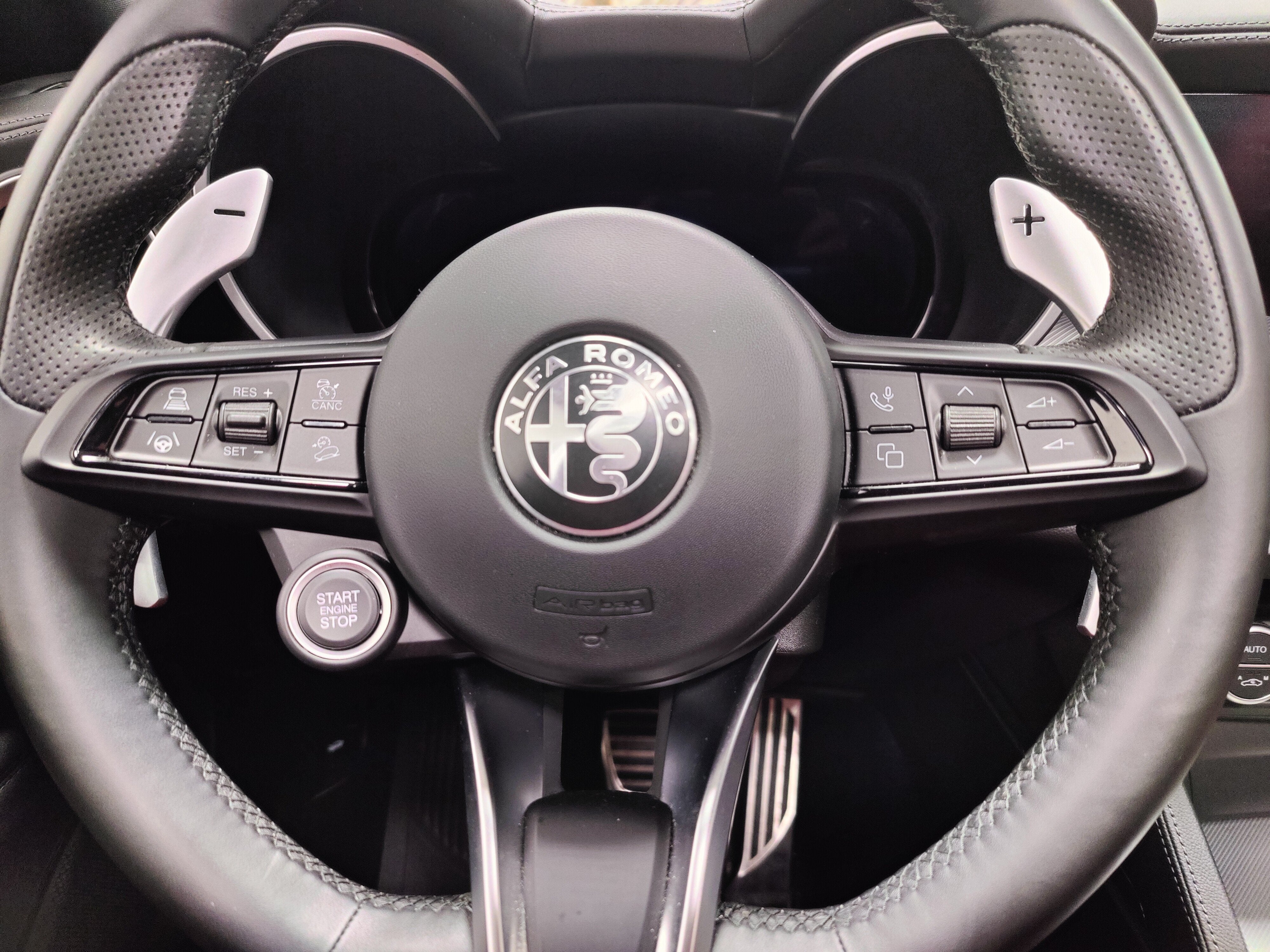 2024 Alfa Romeo Stelvio Veloce AWD Premium w/Sunroof/Nav