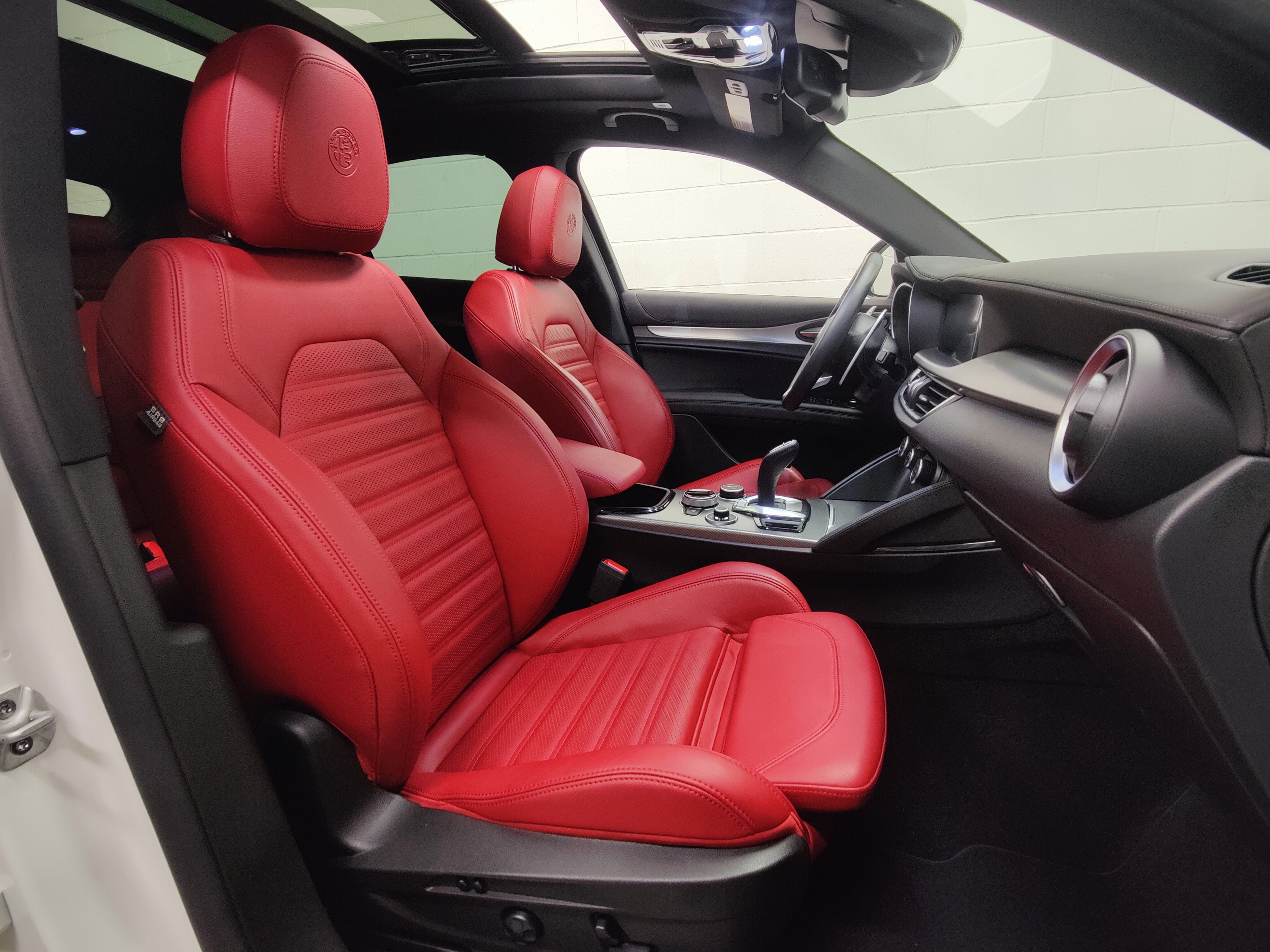 2024 Alfa Romeo Stelvio Veloce AWD Premium w/Sunroof/Nav