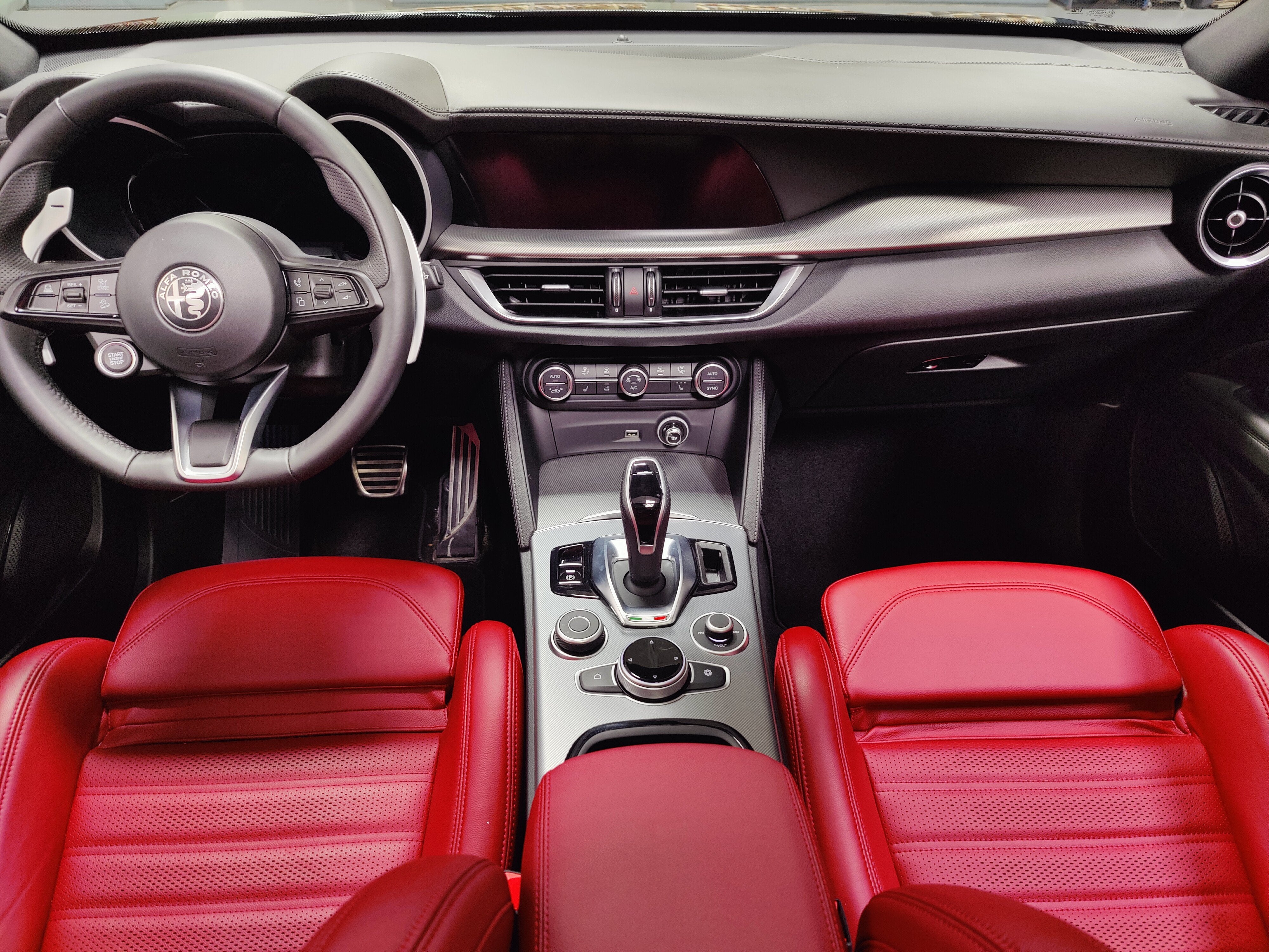 2024 Alfa Romeo Stelvio Veloce AWD Premium w/Sunroof/Nav