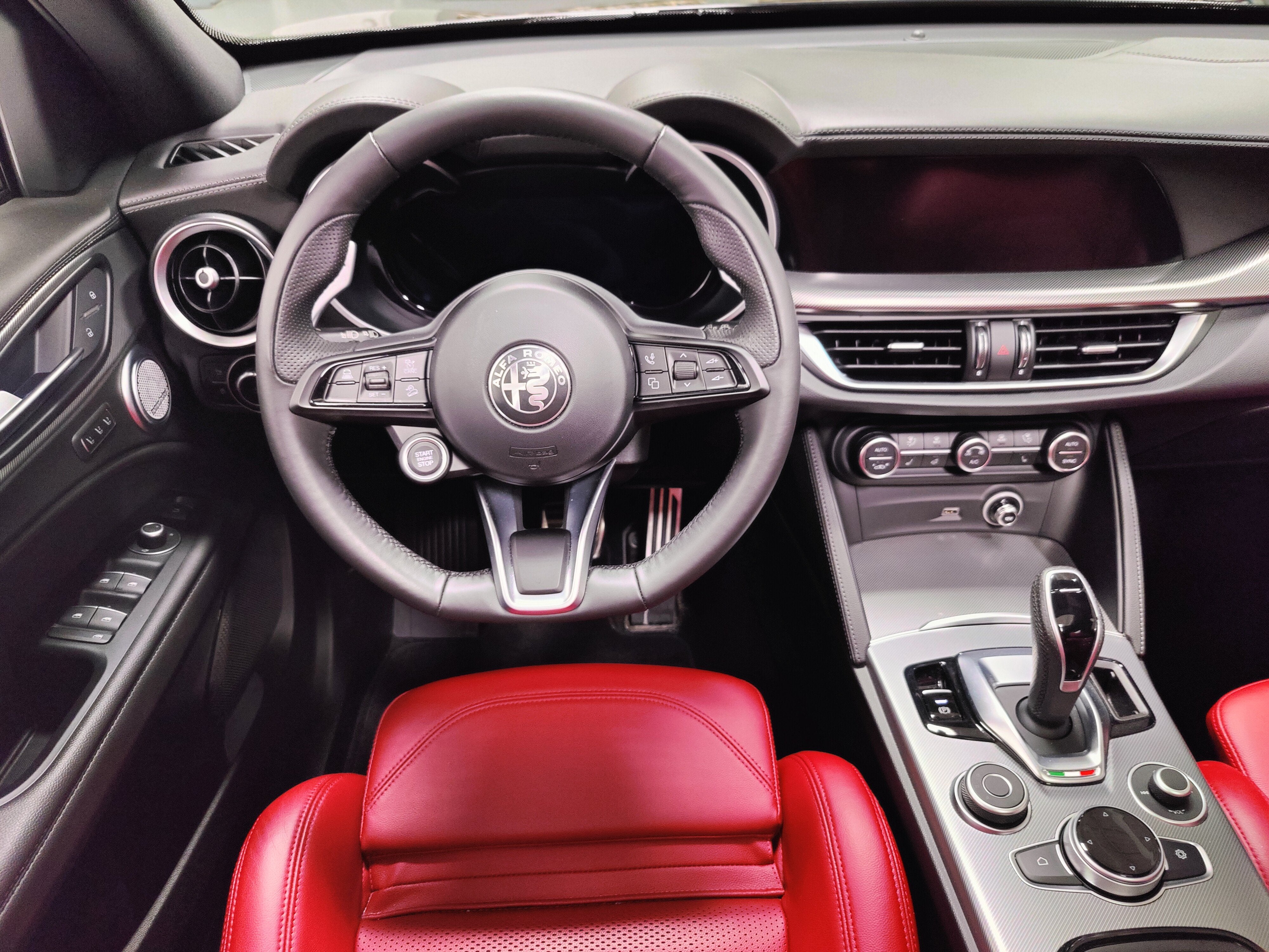 2024 Alfa Romeo Stelvio Veloce AWD Premium w/Sunroof/Nav