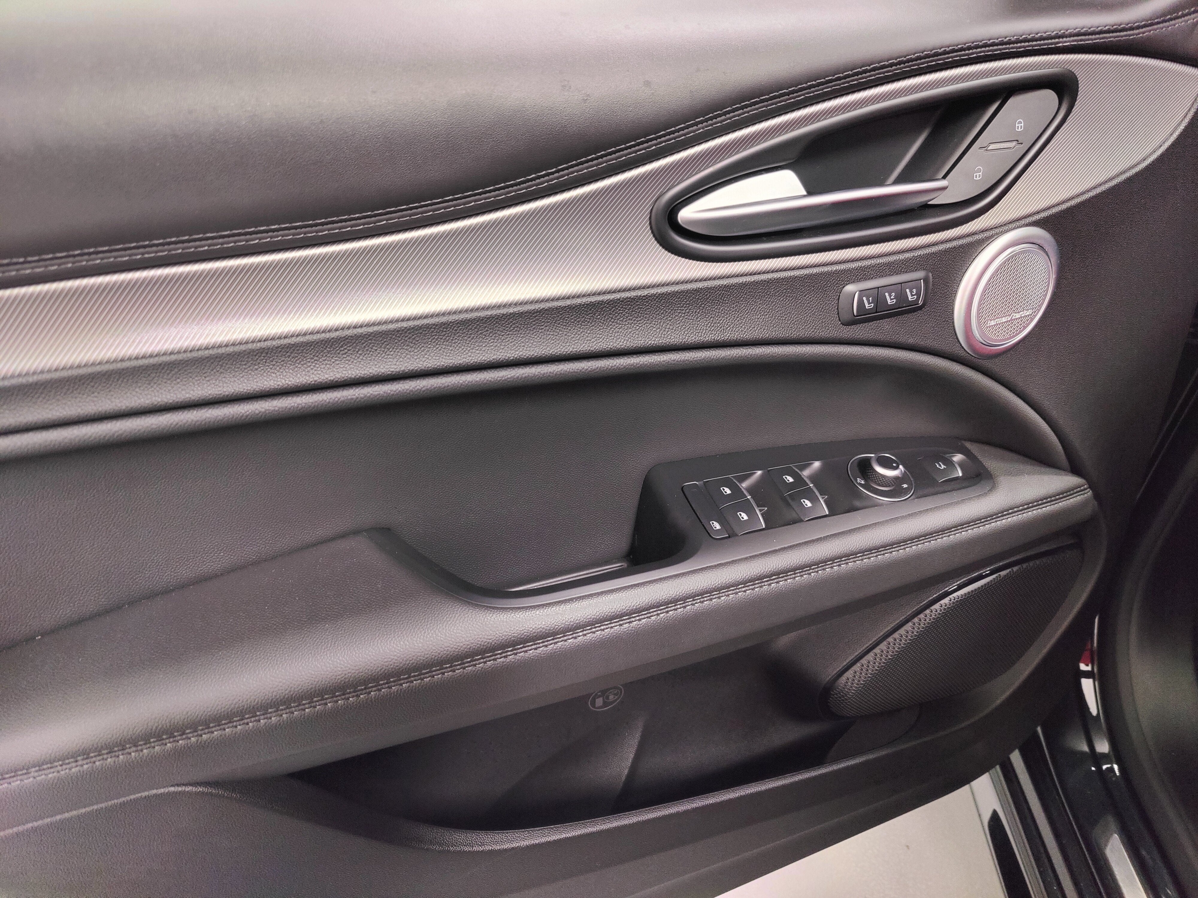 2024 Alfa Romeo Stelvio Veloce AWD Premium w/Sunroof/Nav