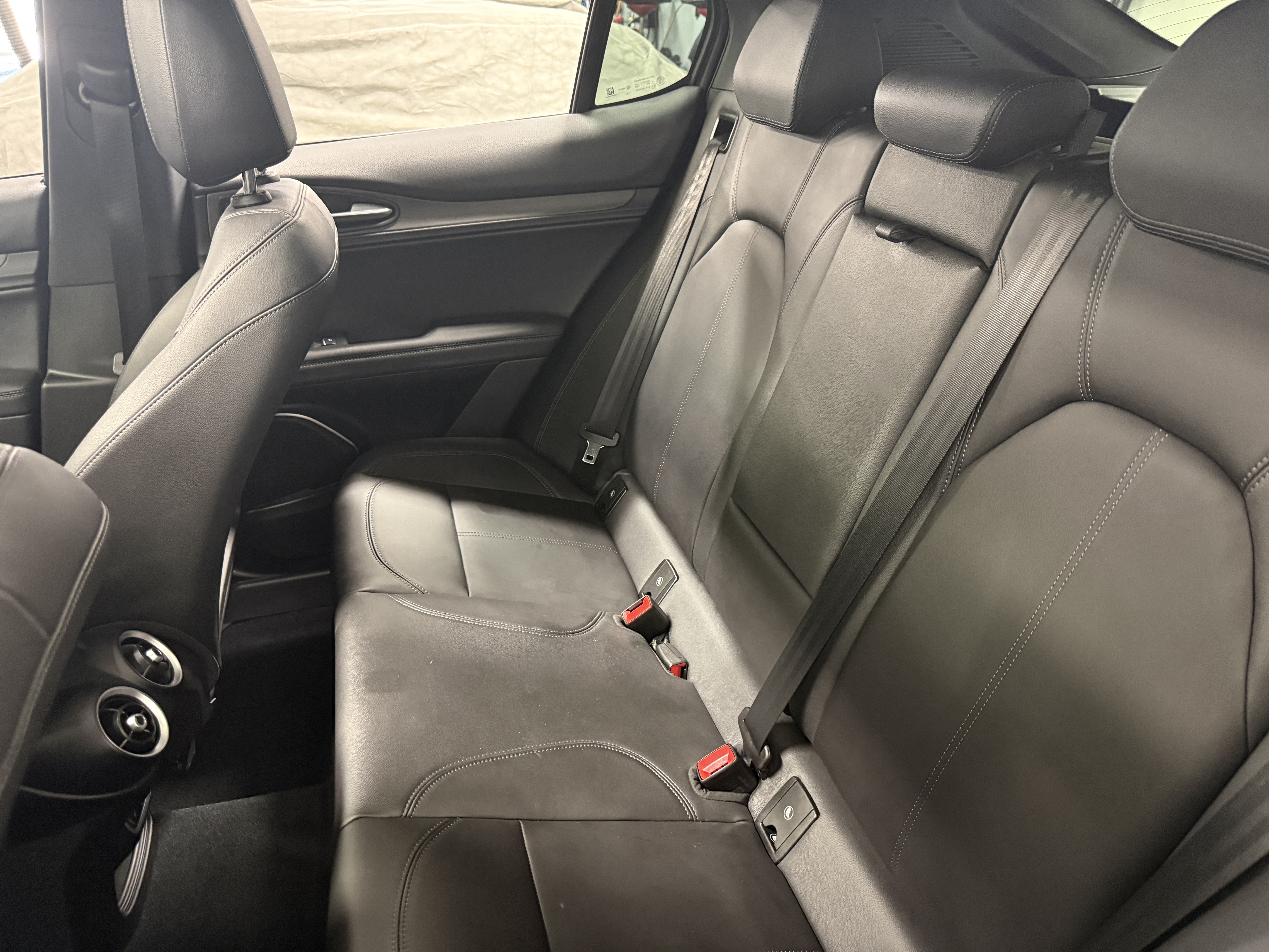 2023 Alfa Romeo Stelvio Ti AWD w/Sunroof & Nav