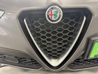 2023 Alfa Romeo Stelvio Ti AWD w/Sunroof & Nav