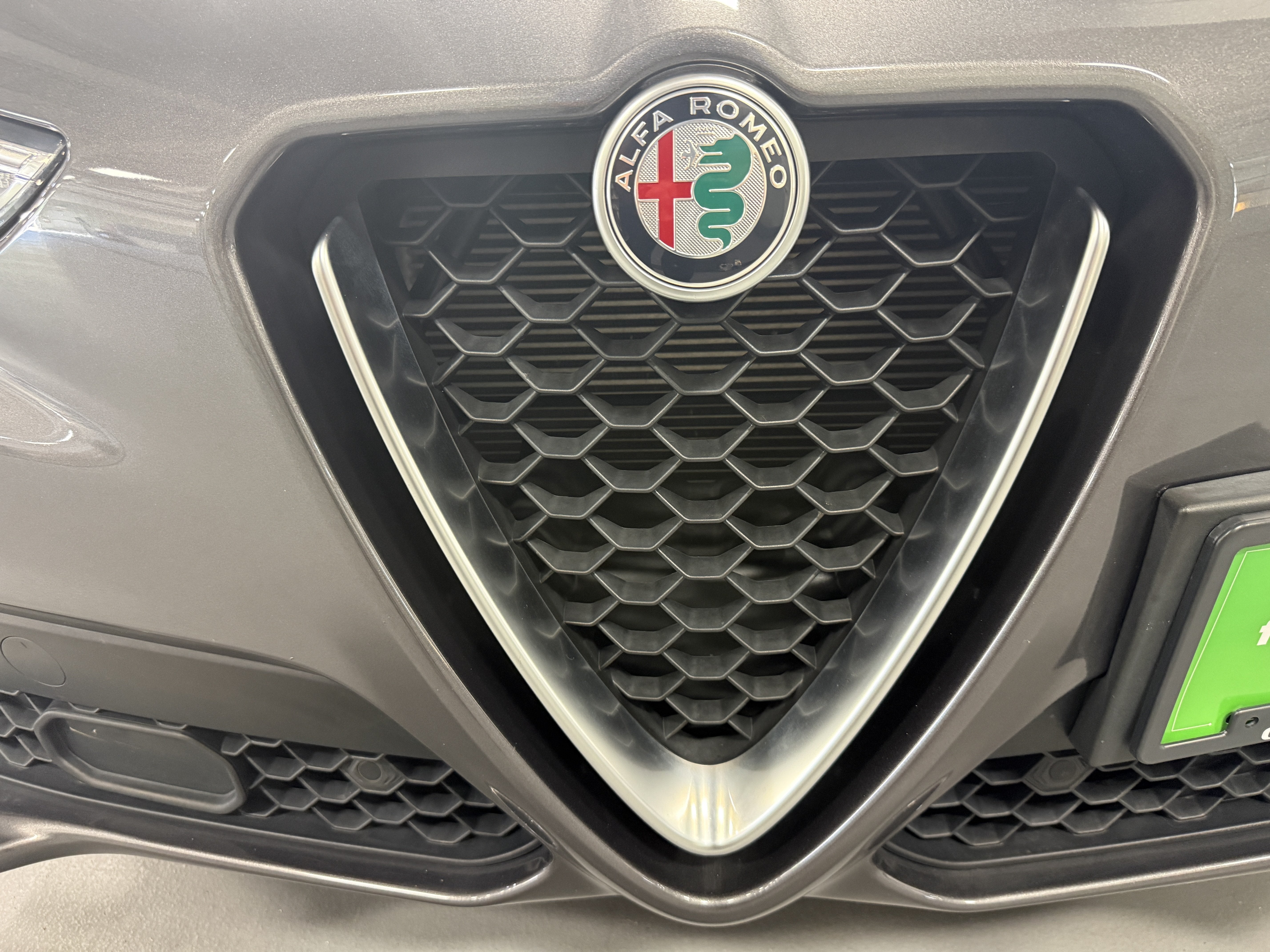 2023 Alfa Romeo Stelvio Ti AWD w/Sunroof & Nav
