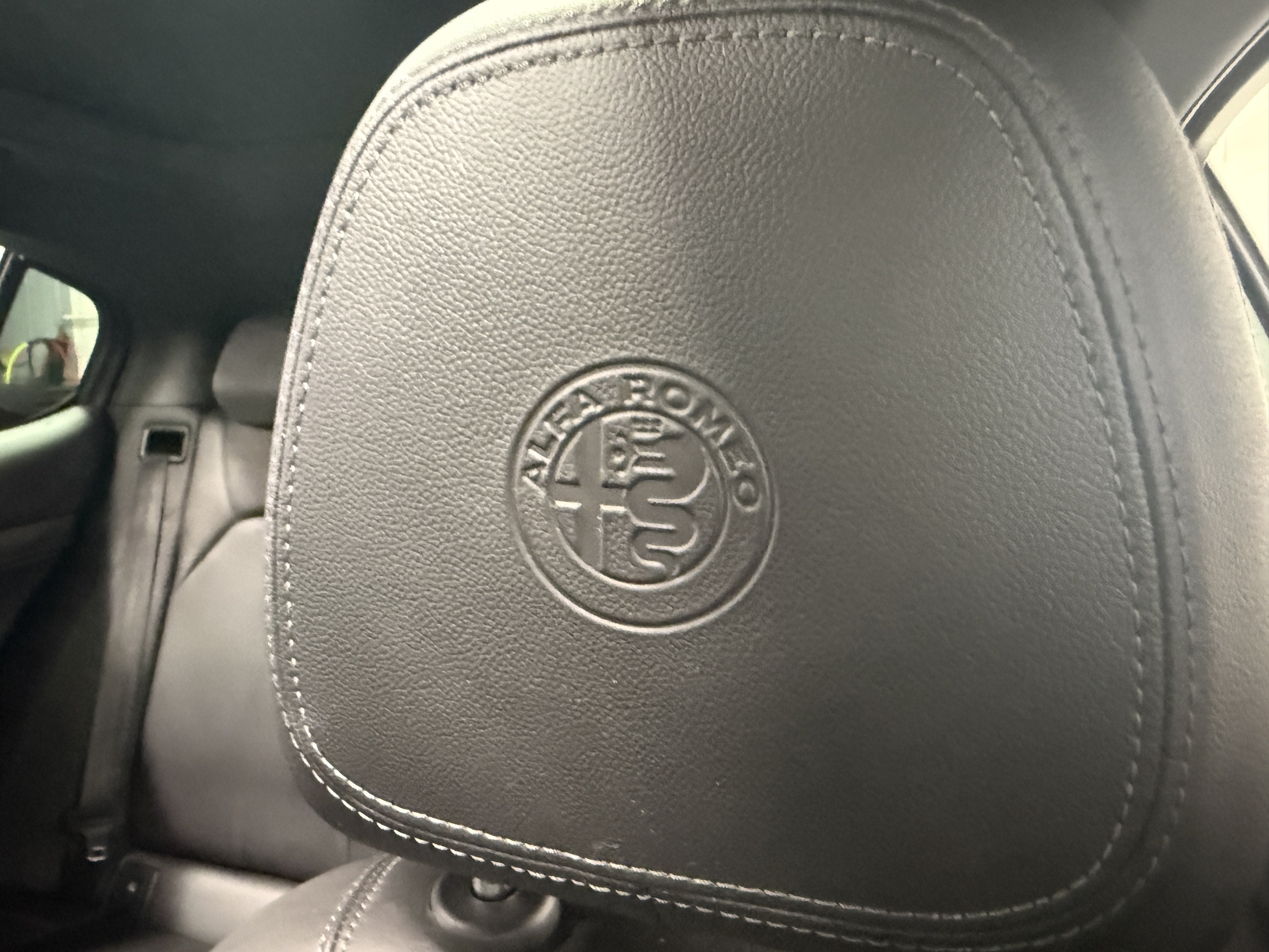 2023 Alfa Romeo Stelvio Ti AWD w/Sunroof & Nav