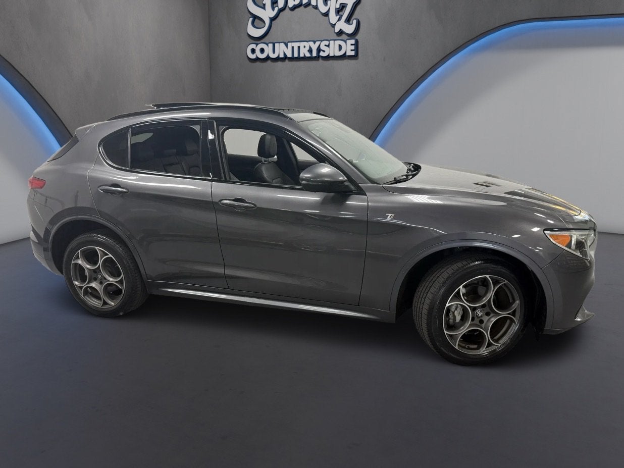 2023 Alfa Romeo Stelvio Ti AWD w/Sunroof & Nav