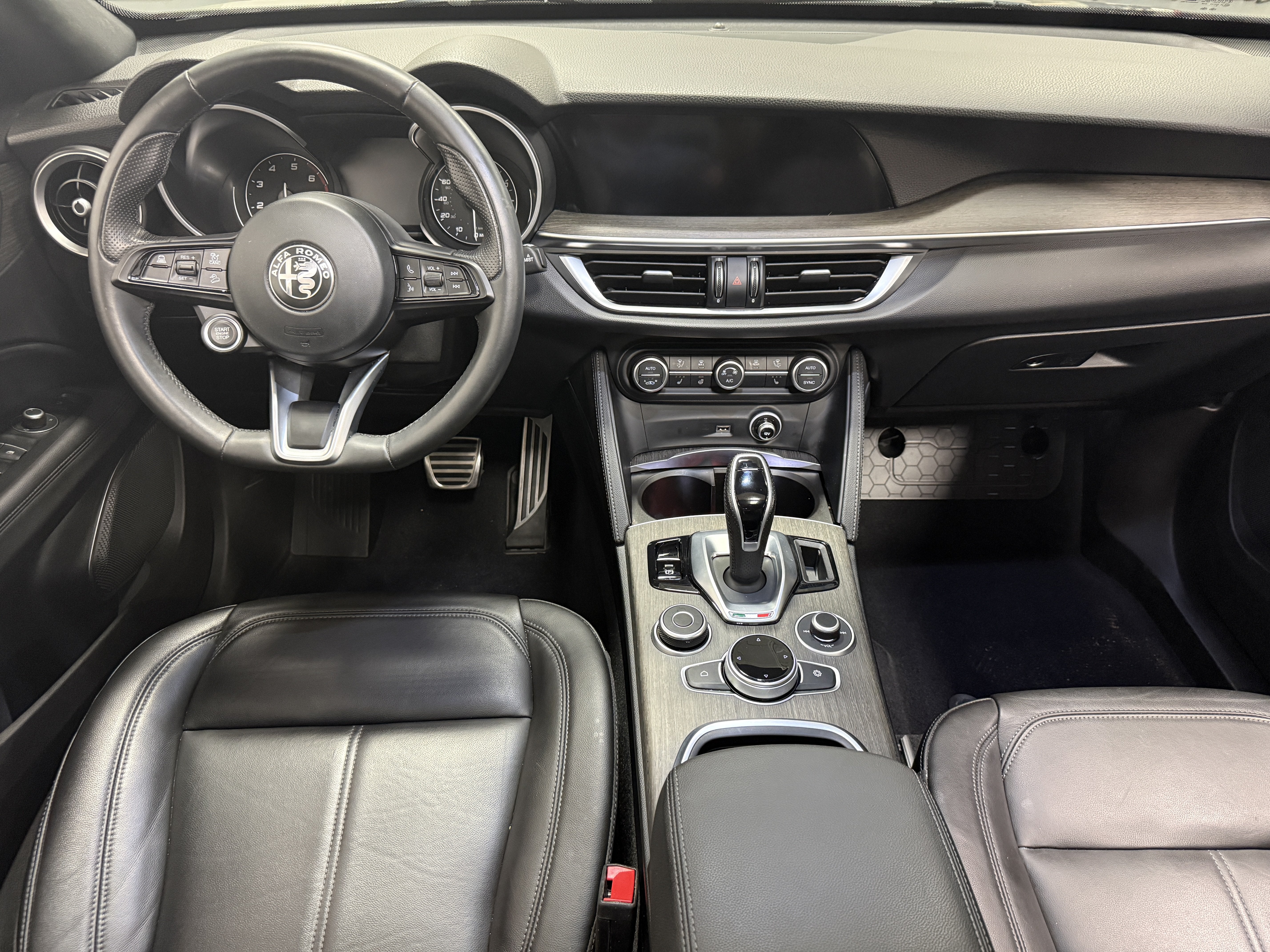 2023 Alfa Romeo Stelvio Ti AWD w/Sunroof & Nav