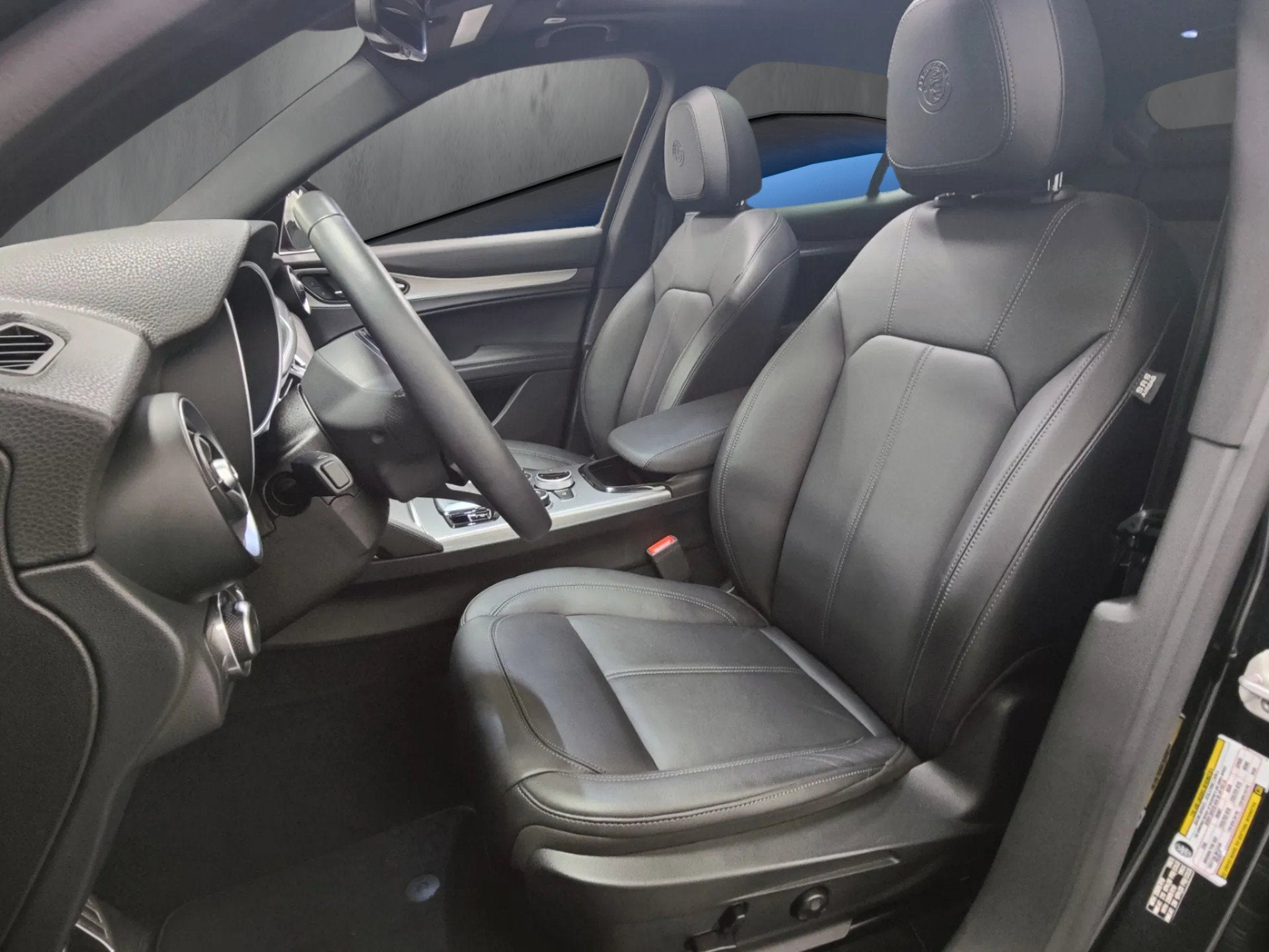 2024 Alfa Romeo Stelvio Ti AWD w/Sunroof & Nav