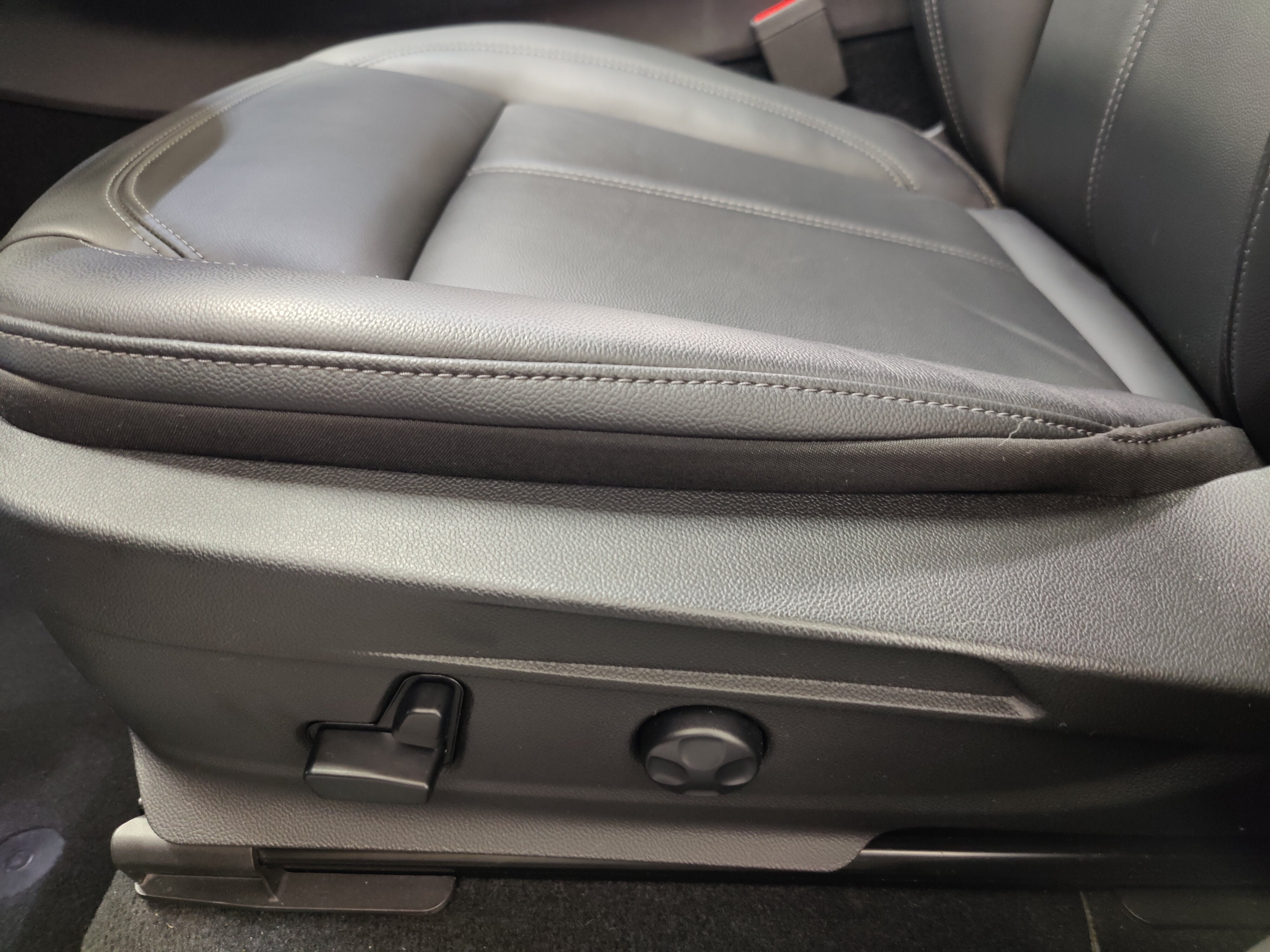 2024 Alfa Romeo Stelvio Ti AWD w/Sunroof & Nav