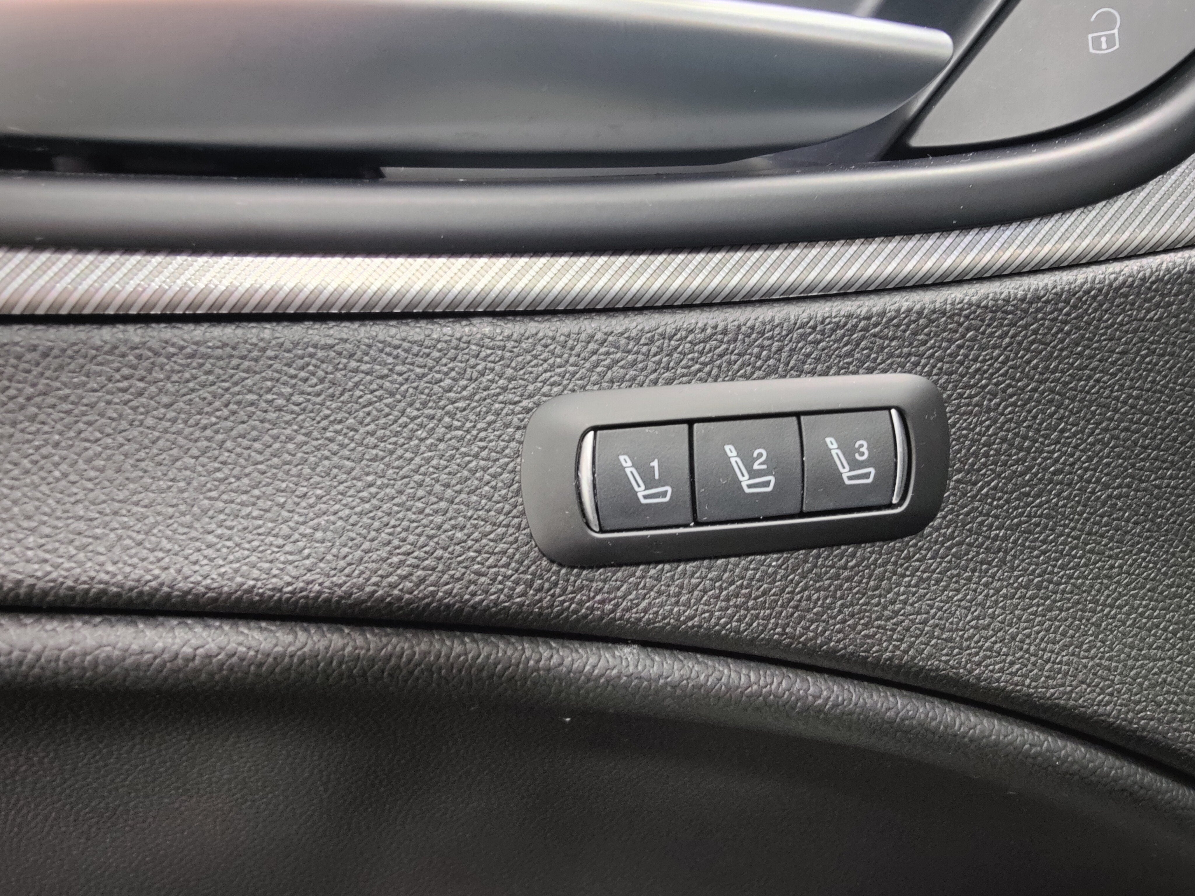 2024 Alfa Romeo Stelvio Ti AWD w/Sunroof & Nav