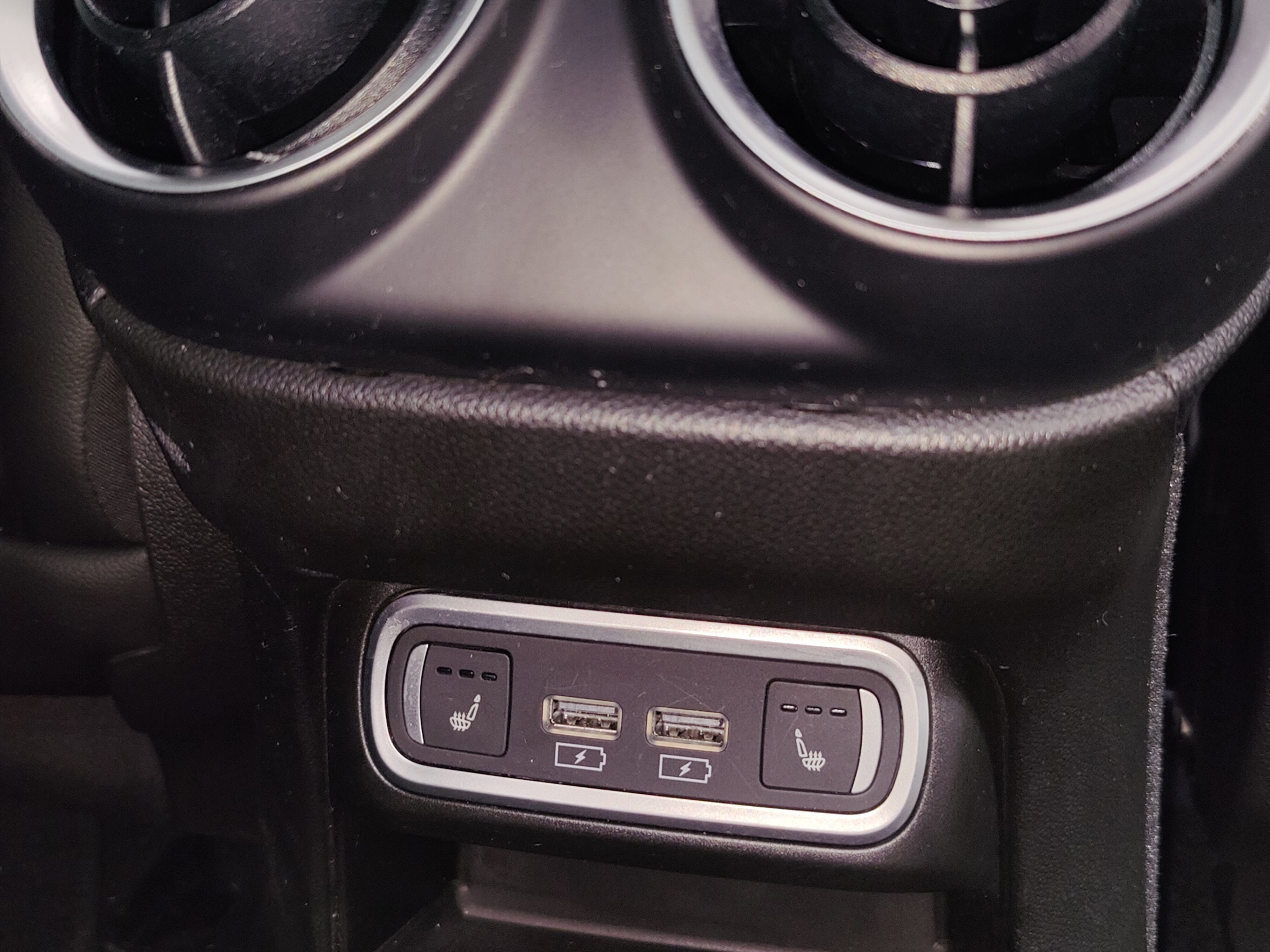 2024 Alfa Romeo Stelvio Ti AWD w/Sunroof & Nav
