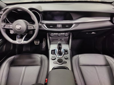 2024 Alfa Romeo Stelvio Ti AWD w/Sunroof & Nav