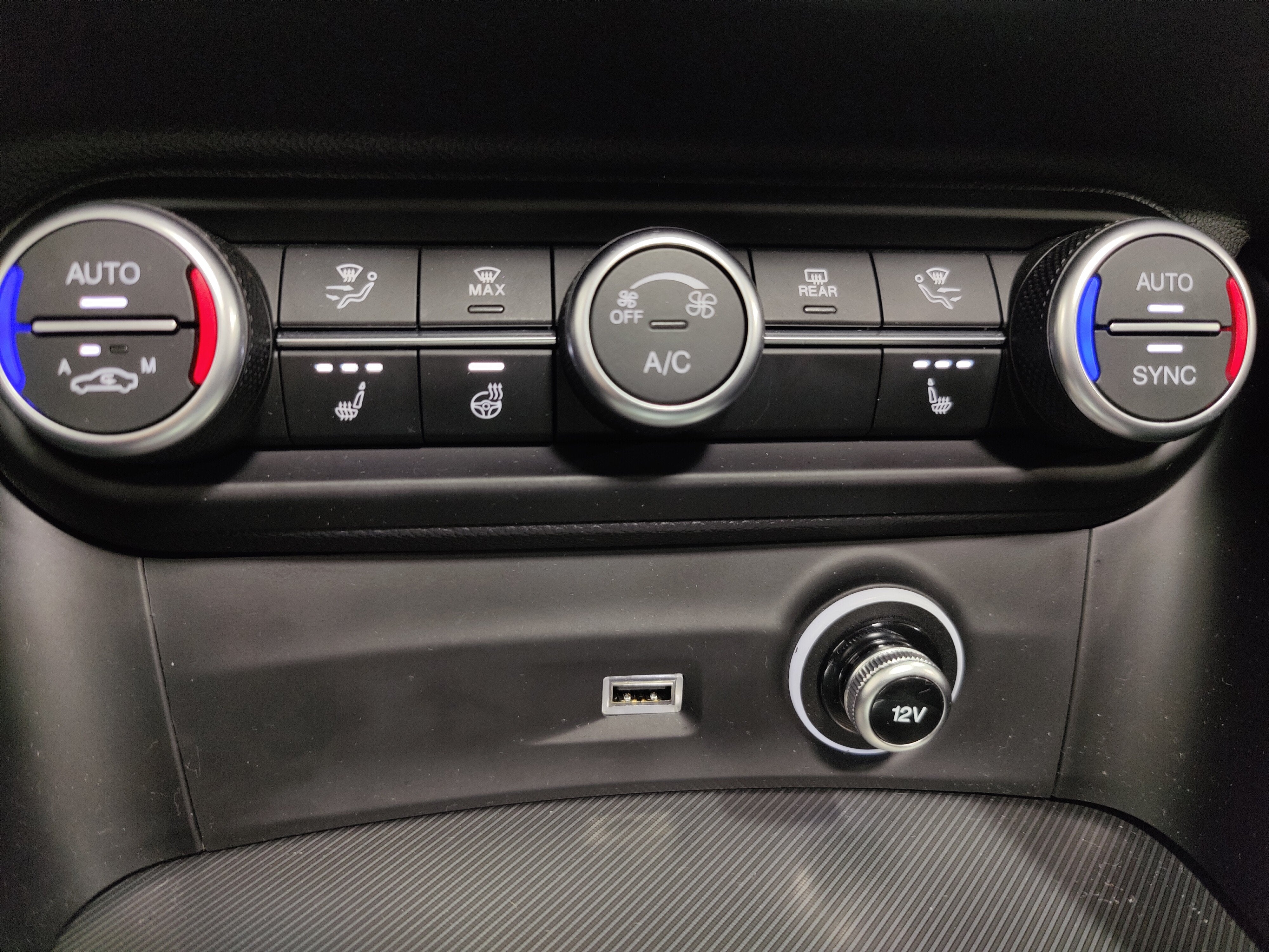 2024 Alfa Romeo Stelvio Ti AWD w/Sunroof & Nav