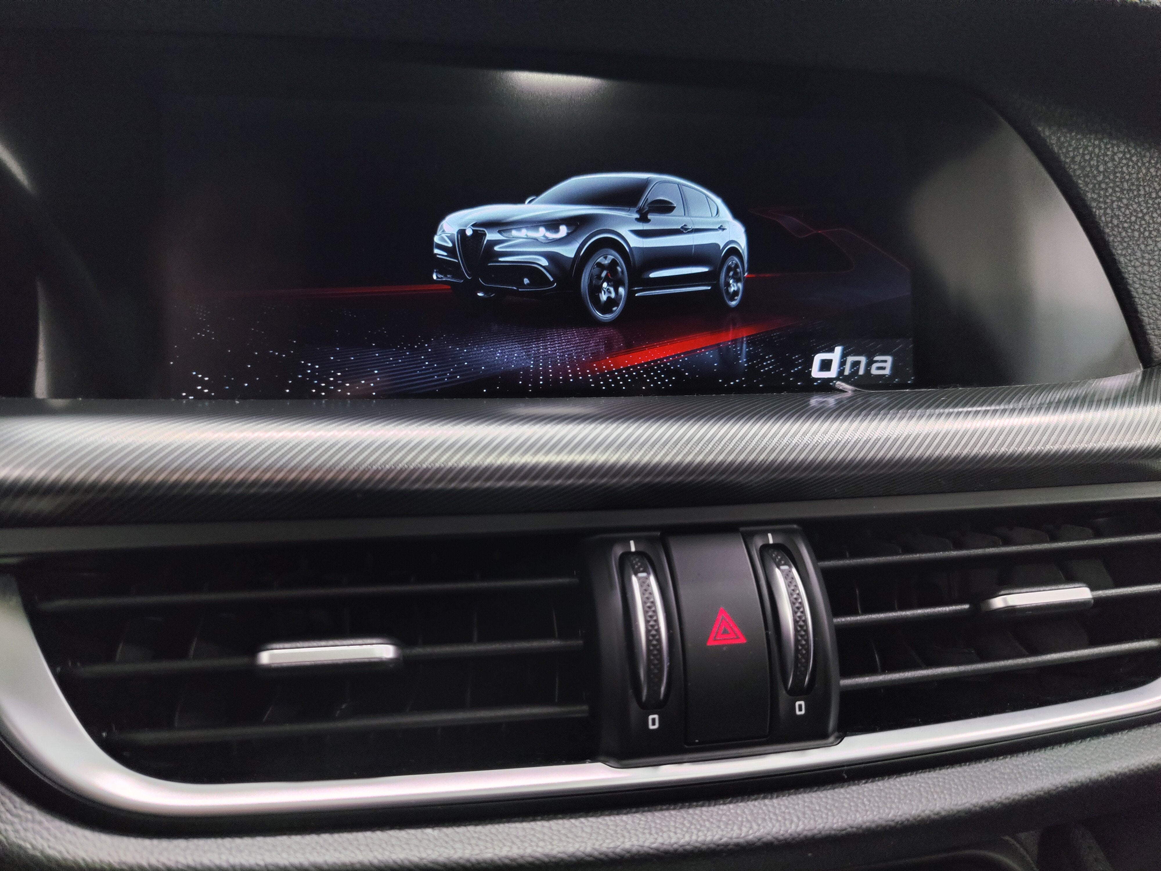 2024 Alfa Romeo Stelvio Ti AWD w/Sunroof & Nav