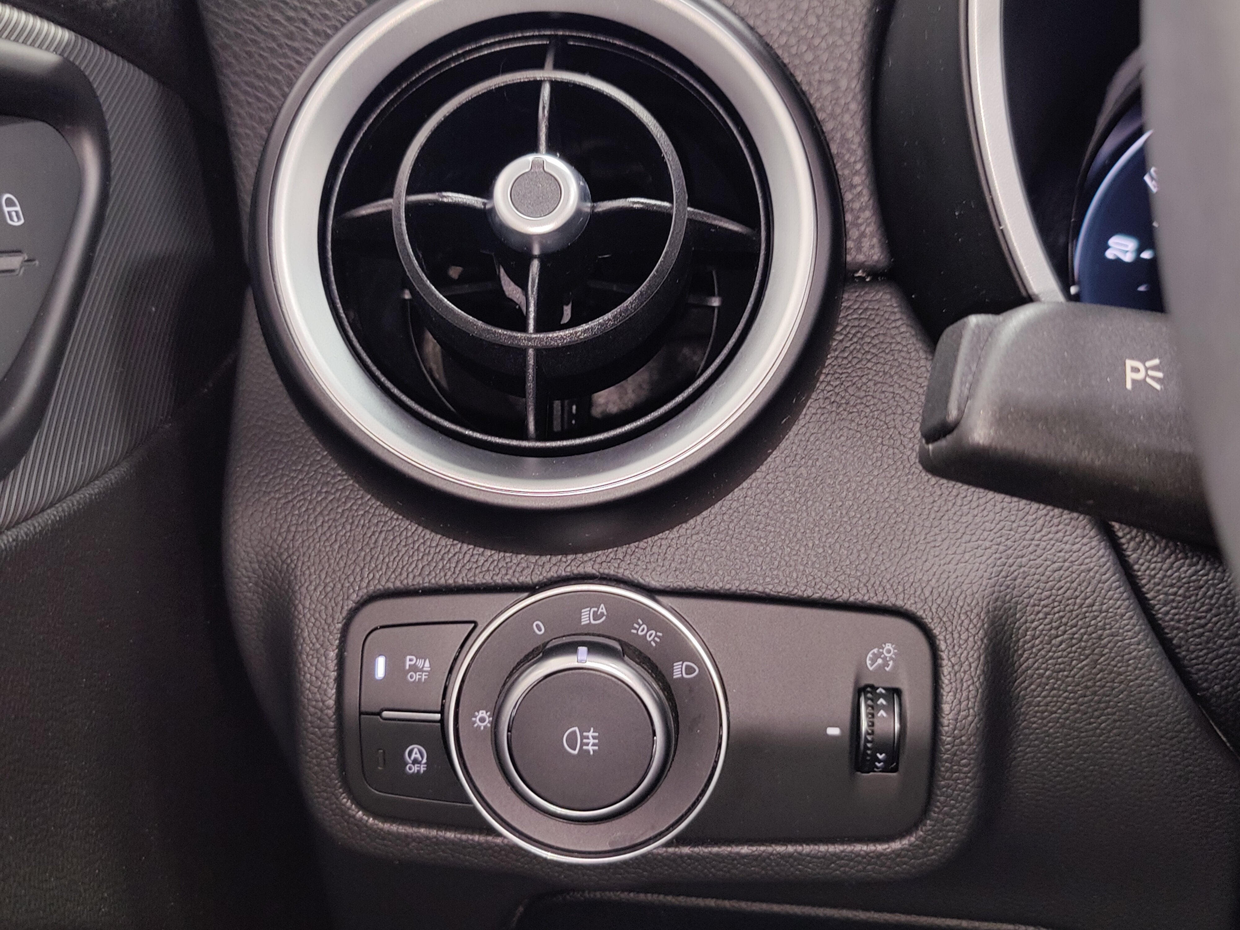 2024 Alfa Romeo Stelvio Ti AWD w/Sunroof & Nav