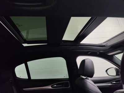 2024 Alfa Romeo Stelvio Ti AWD w/Sunroof & Nav