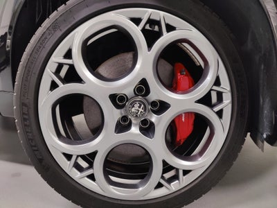 2025 Alfa Romeo Tonale Veloce Premium EAWD w/Sunroof & Activ