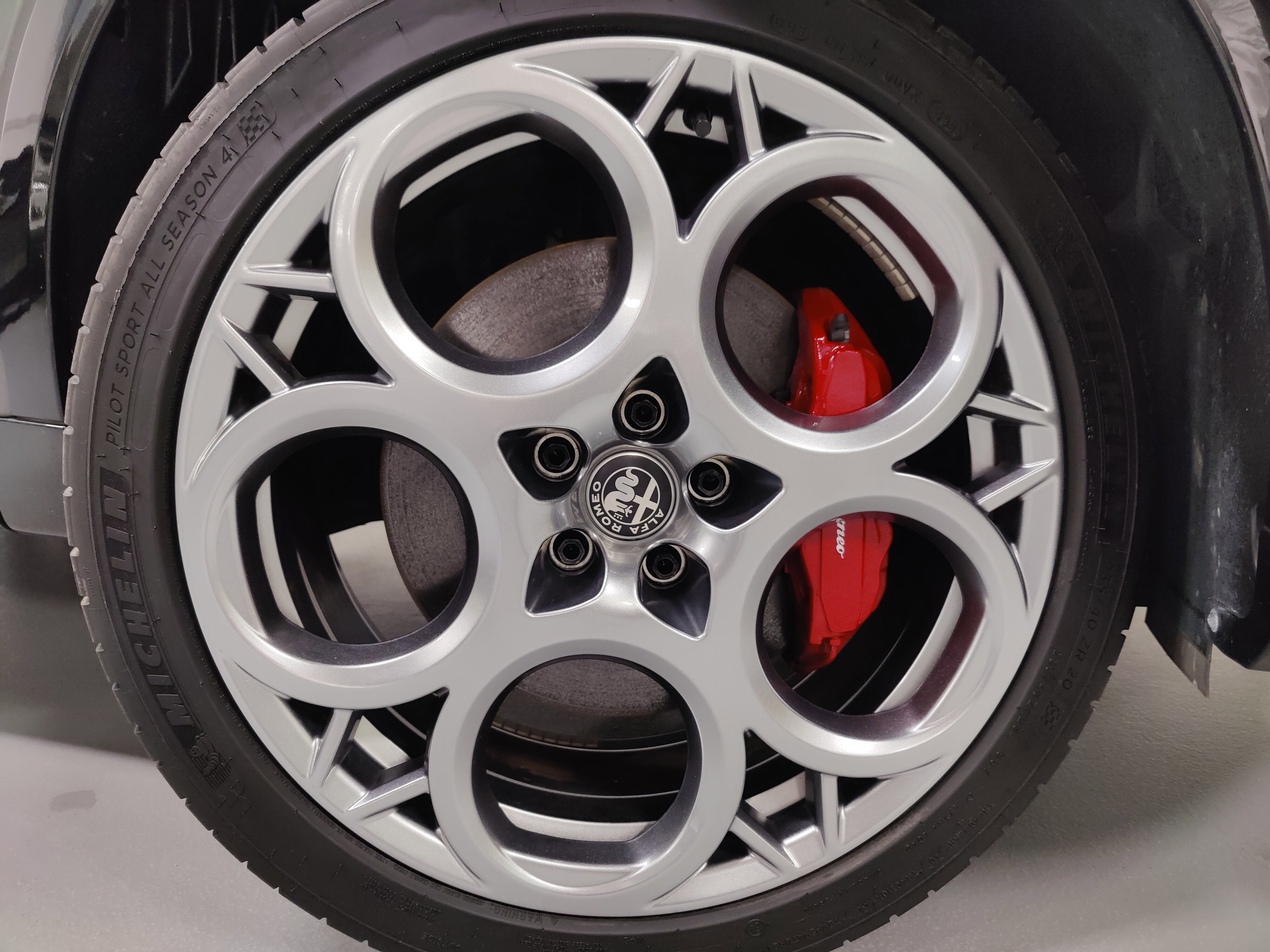 2025 Alfa Romeo Tonale Veloce Premium EAWD w/Sunroof & Activ