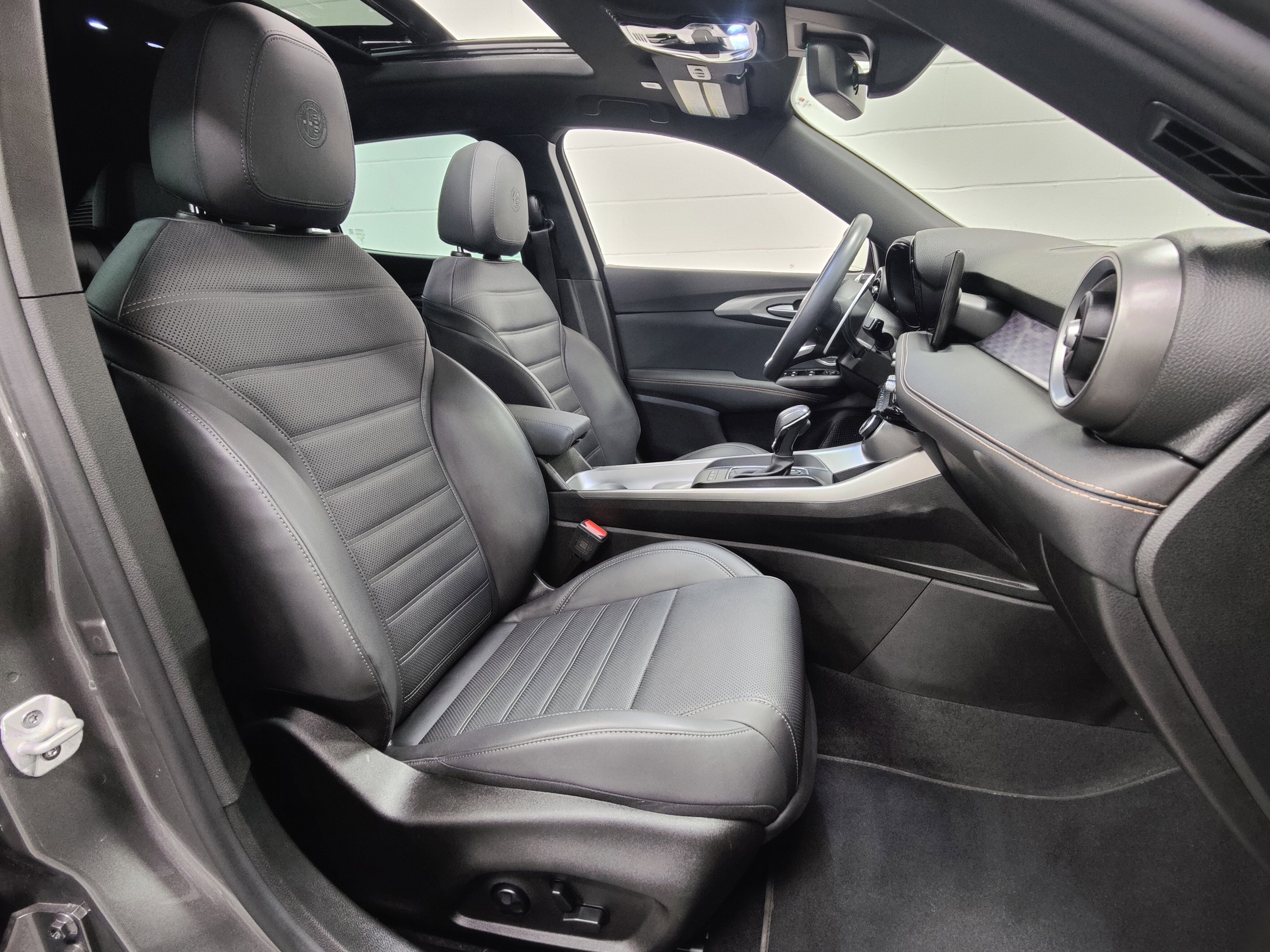 2025 Alfa Romeo Tonale Veloce Premium EAWD w/Sunroof & Activ