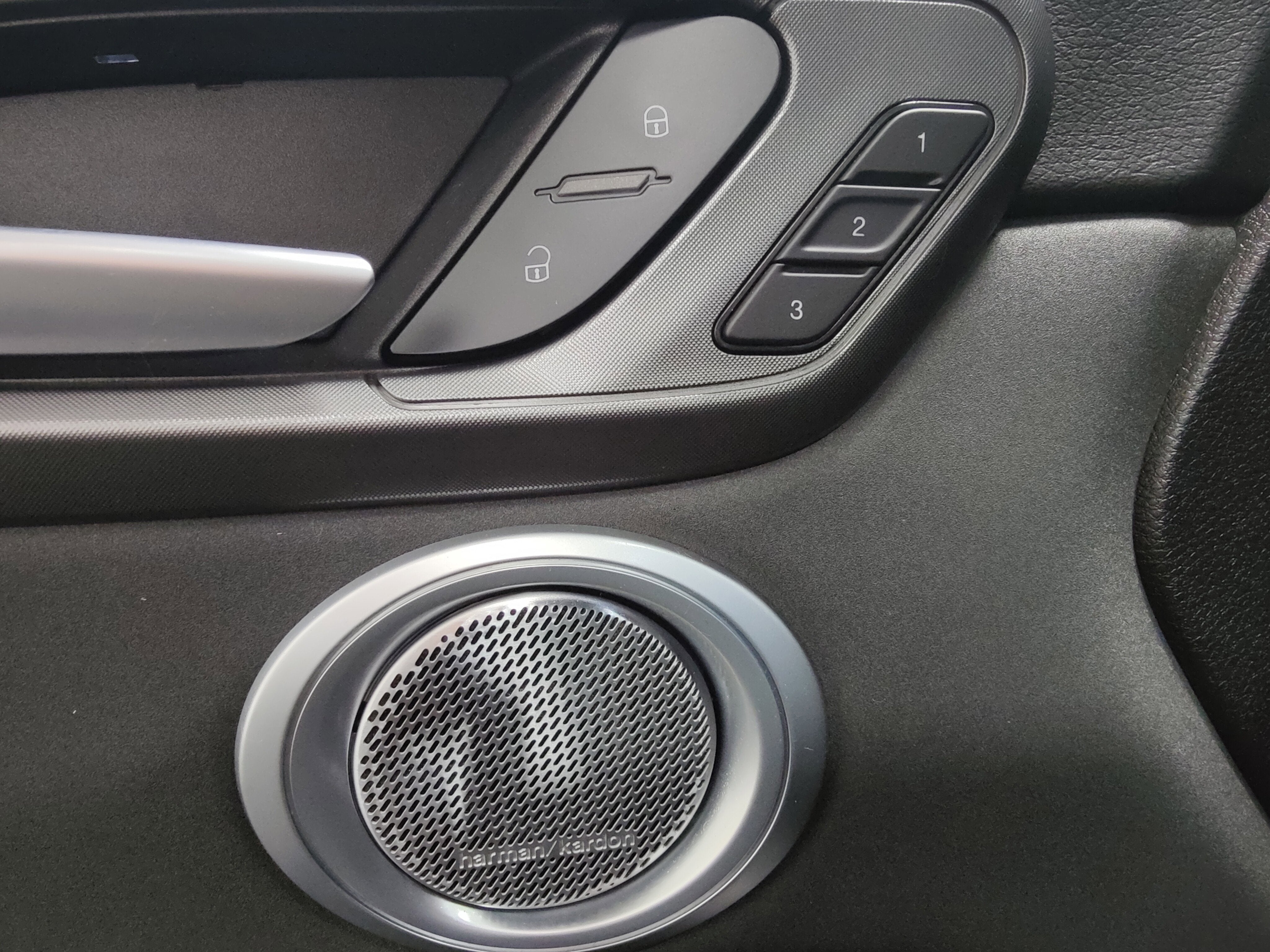 2025 Alfa Romeo Tonale Veloce Premium EAWD w/Sunroof & Activ