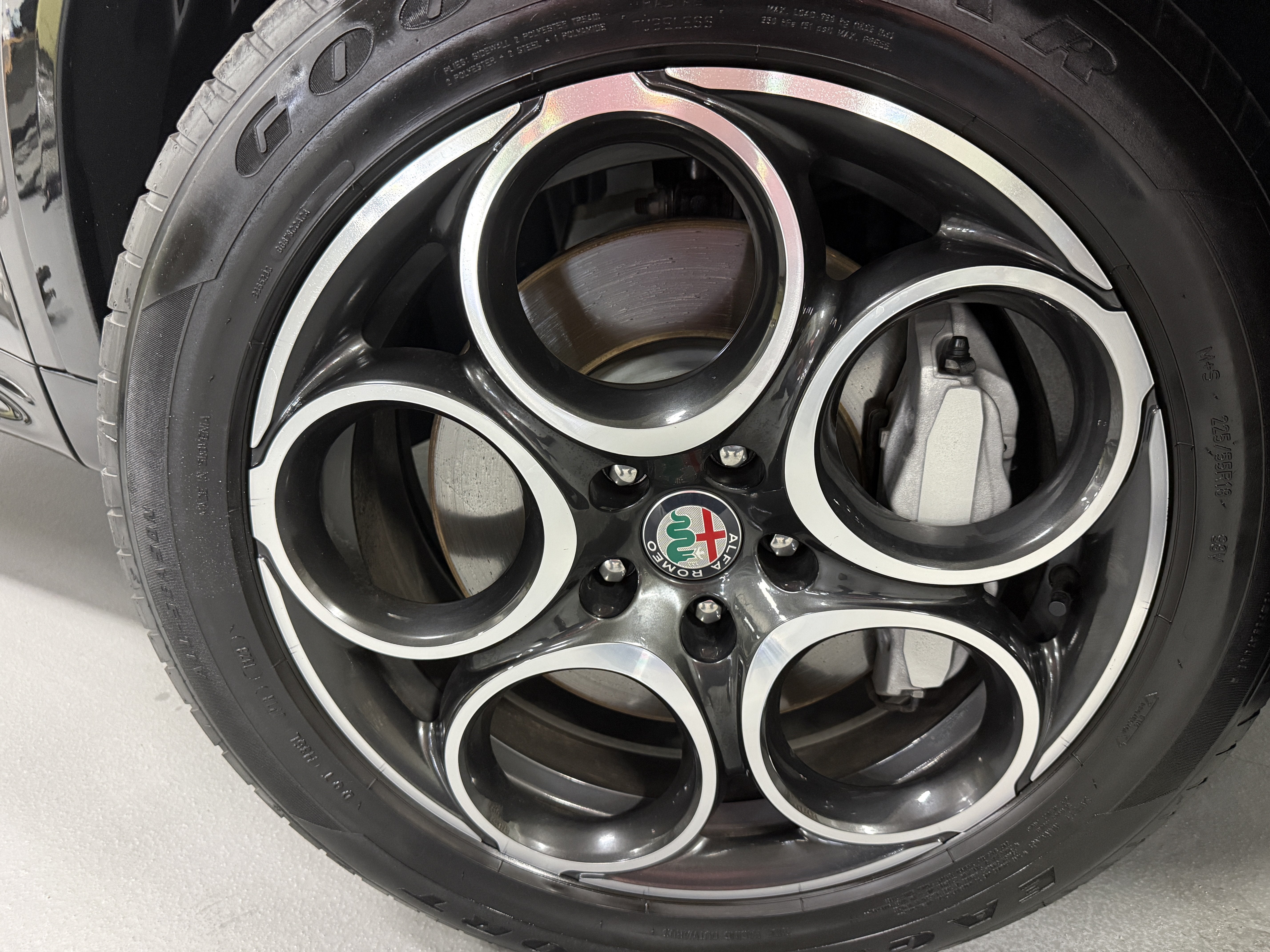 2024 Alfa Romeo Tonale Ti Premium eAWD w/Sunroof