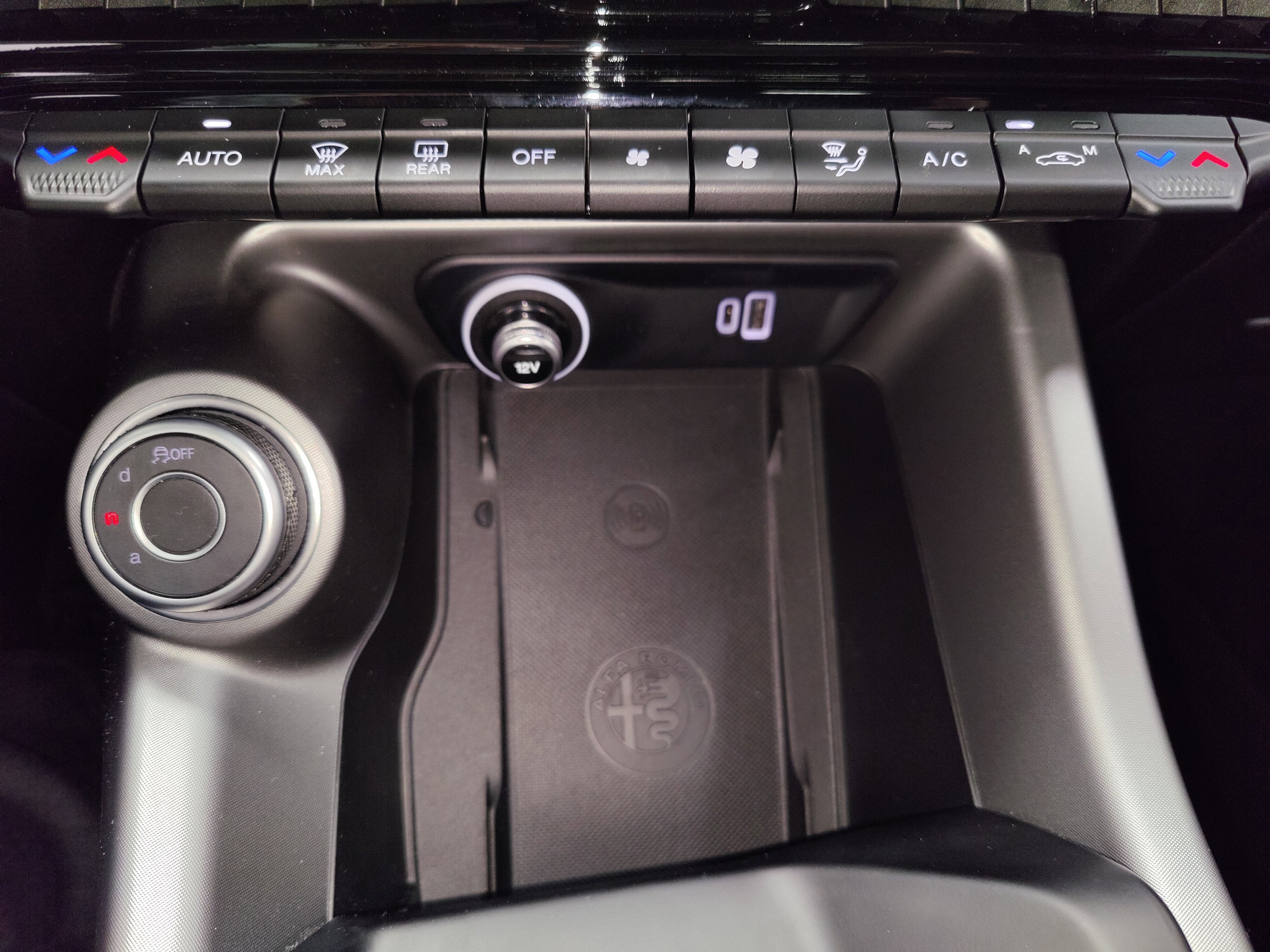 2024 Alfa Romeo Tonale Premium Ti AWD w/Sunroof