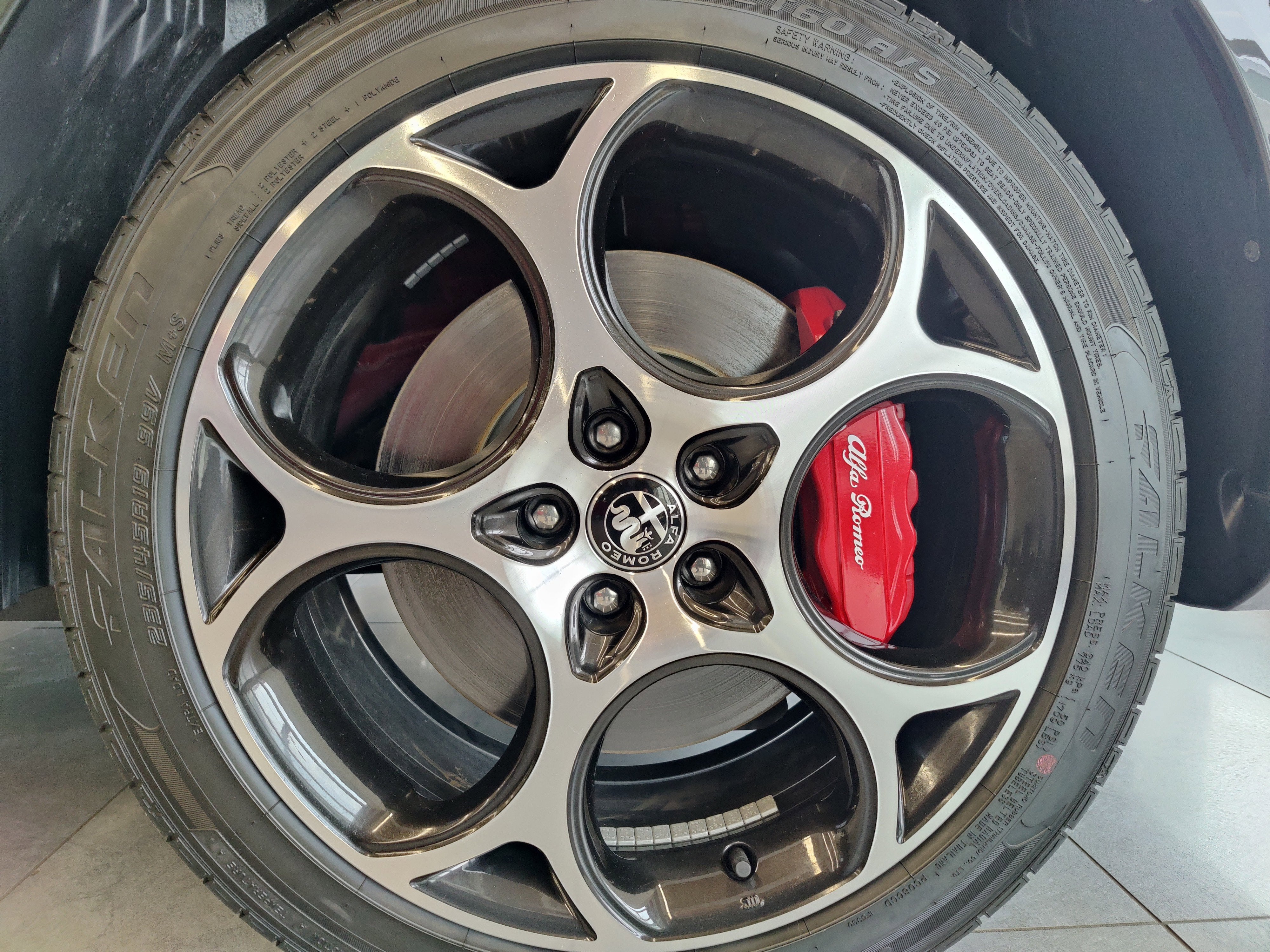 2024 Alfa Romeo Tonale Veloce Premium eAWD w/Sunroof