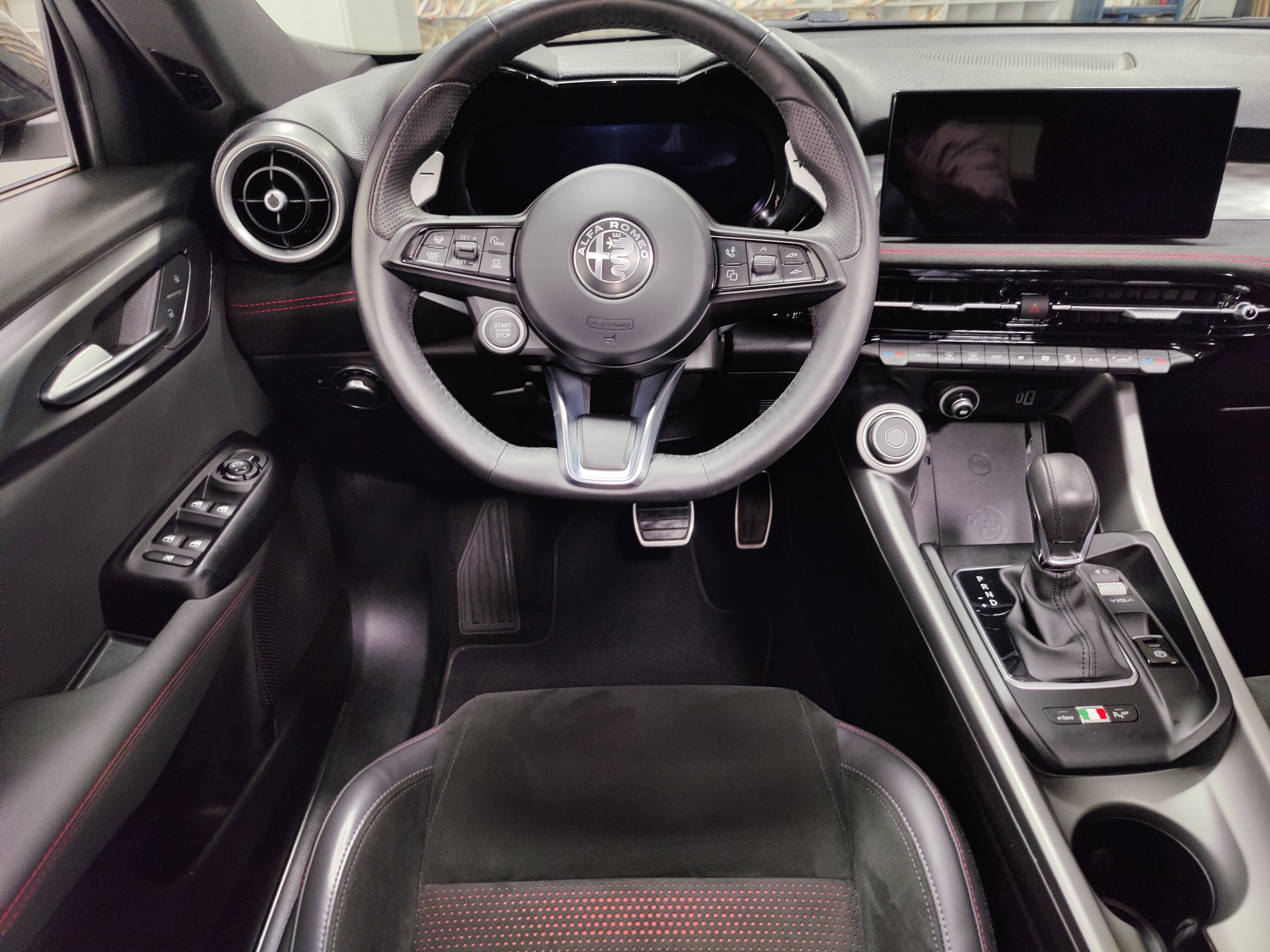 2024 Alfa Romeo Tonale Veloce eAWD w/Sunroof & Activ Asst
