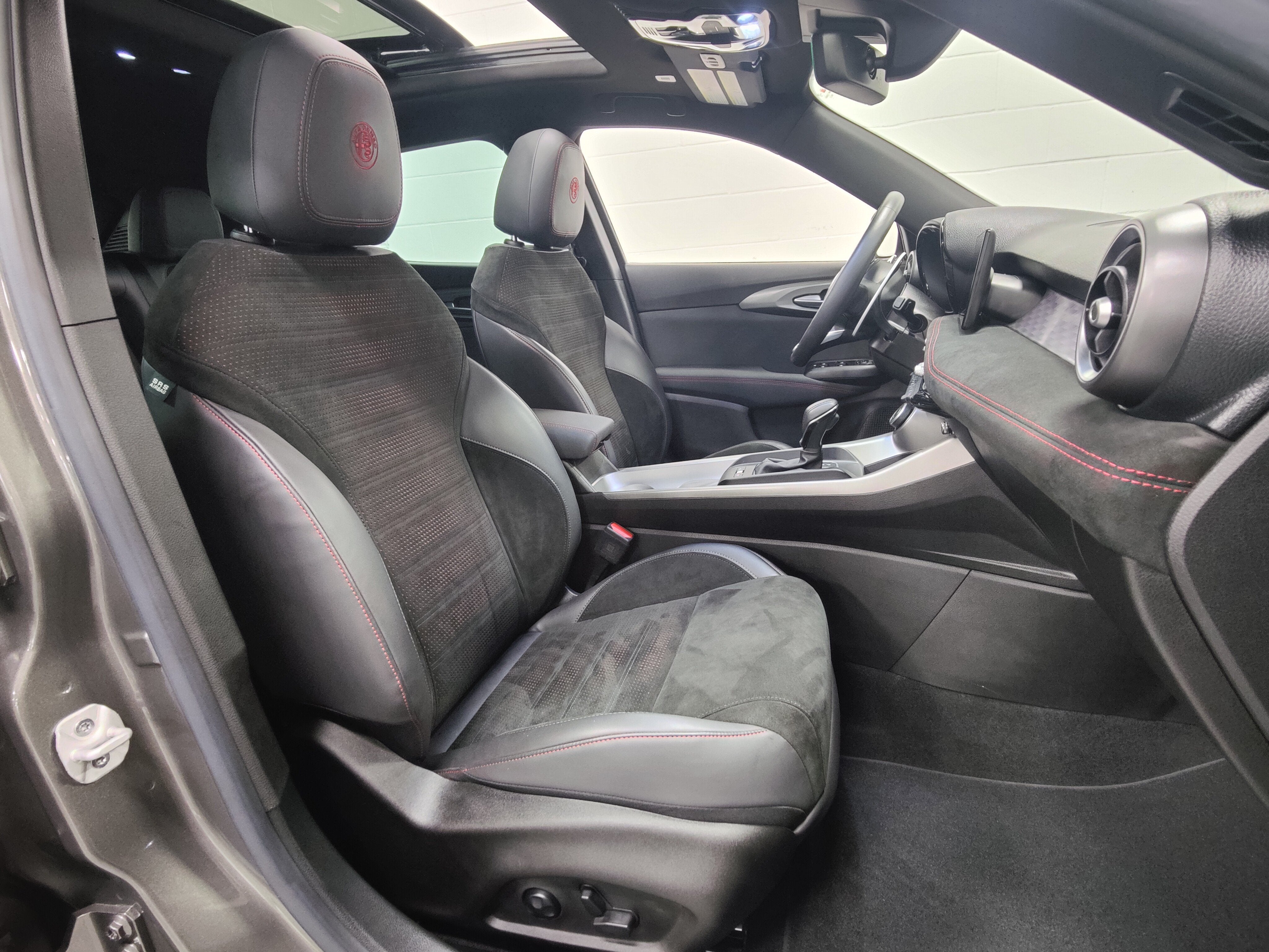 2024 Alfa Romeo Tonale Veloce eAWD w/Sunroof & Activ Asst