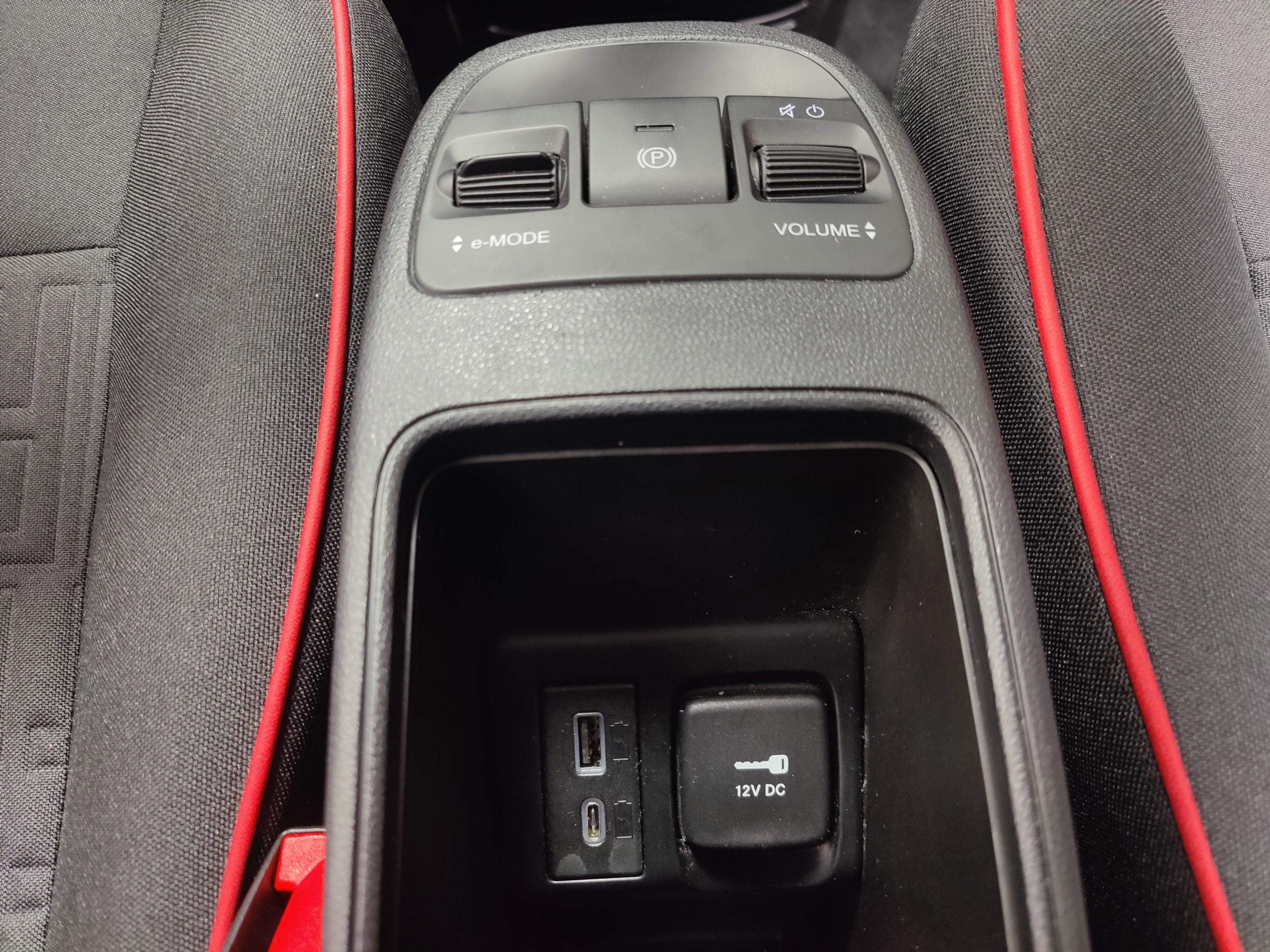 2024 FIAT 500e INSPI(RED)