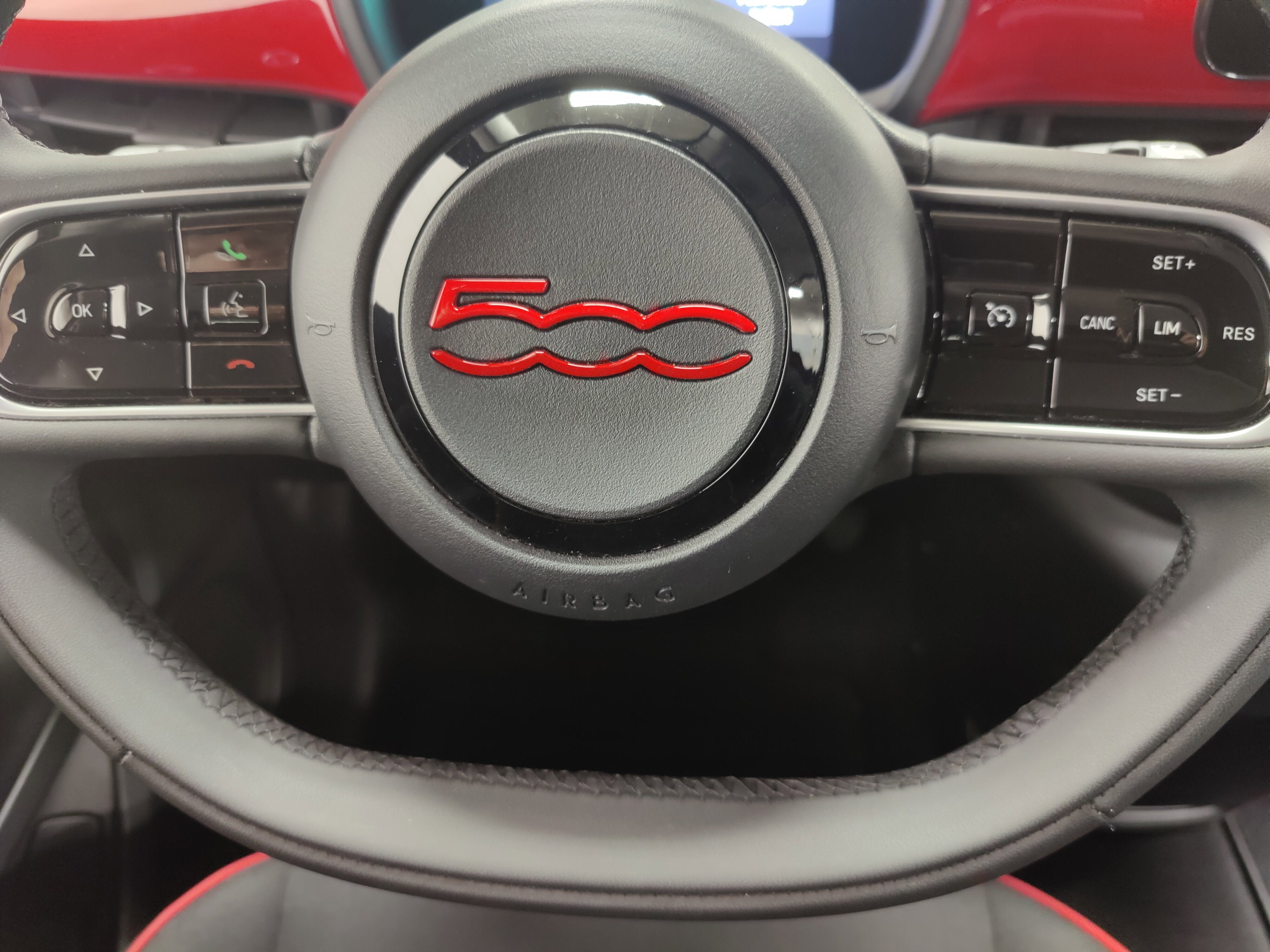 2024 FIAT 500e INSPI(RED)