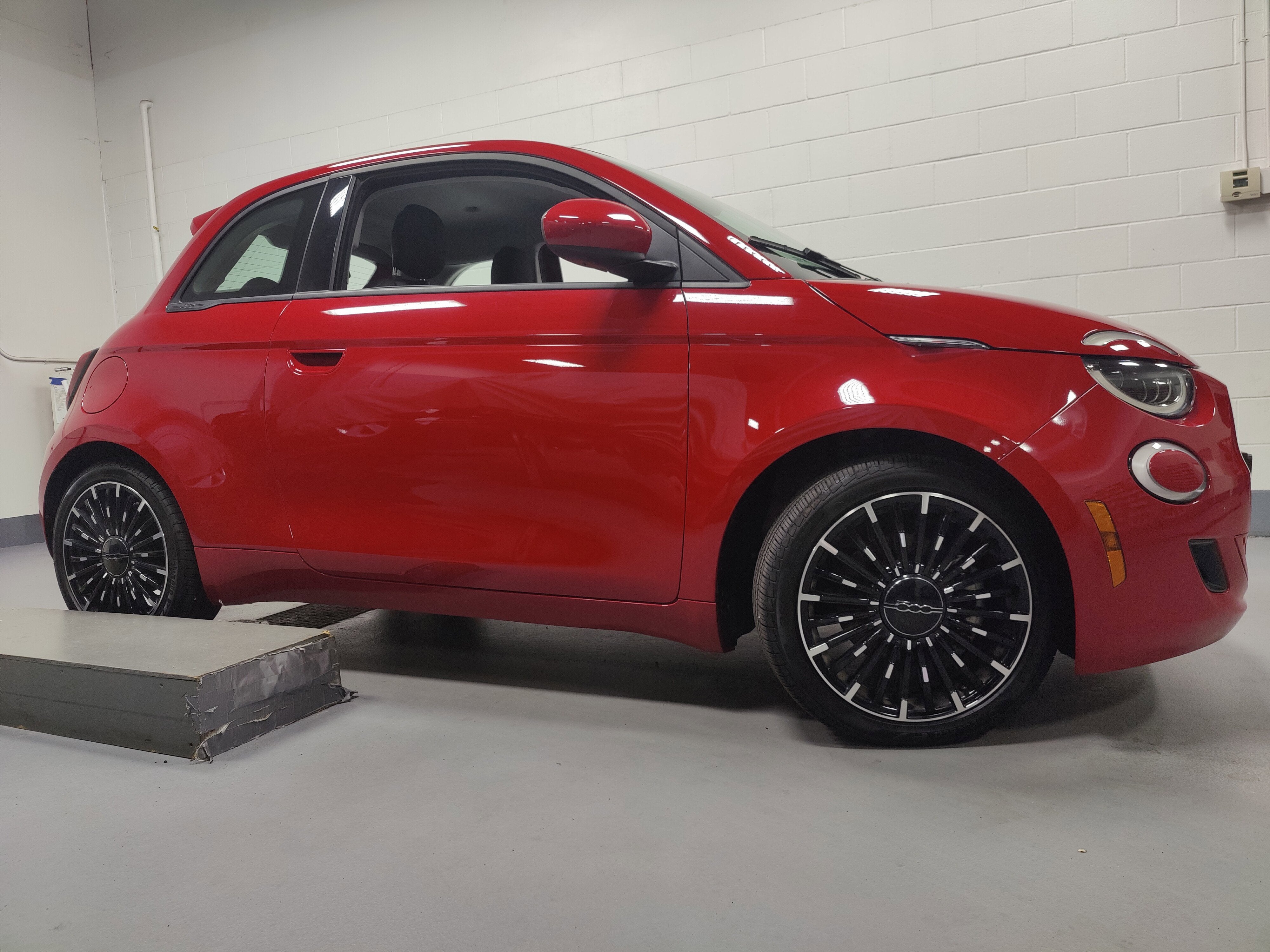 2024 FIAT 500e INSPI(RED)